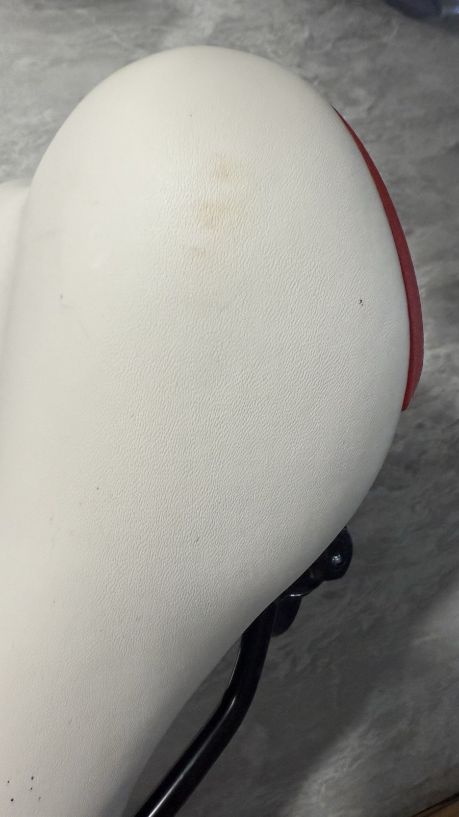 Comfort Hybrid Bike Saddle 250/140mm White Cruiser Touring Road w/Red Accent