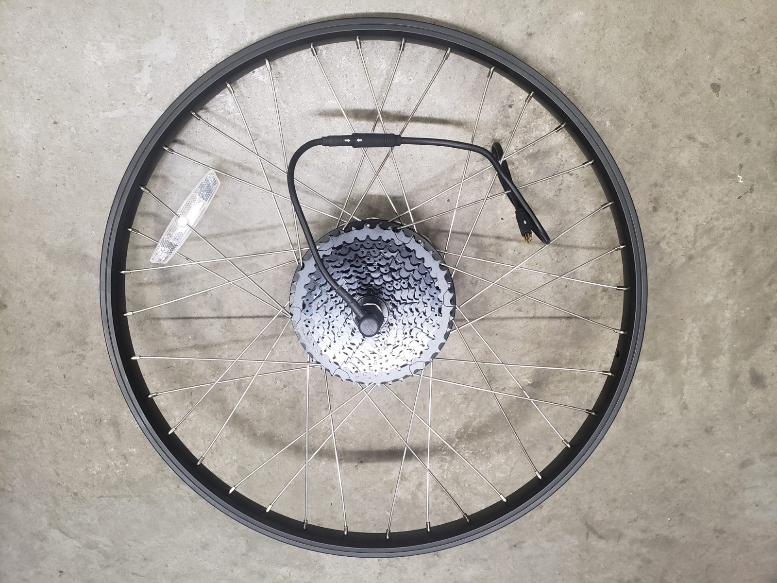 26″, 500W Bafang rear hub motor w/display, controller, levers, 13 gauge spokes