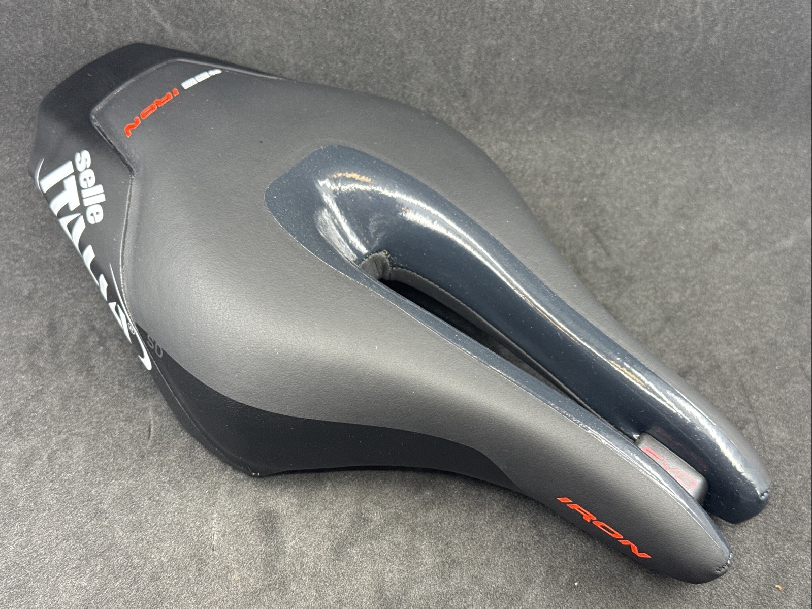 Selle Italia Iron EVO Superflow Carbon Rail Tri Saddle 256mm x 132mm MSRP $325