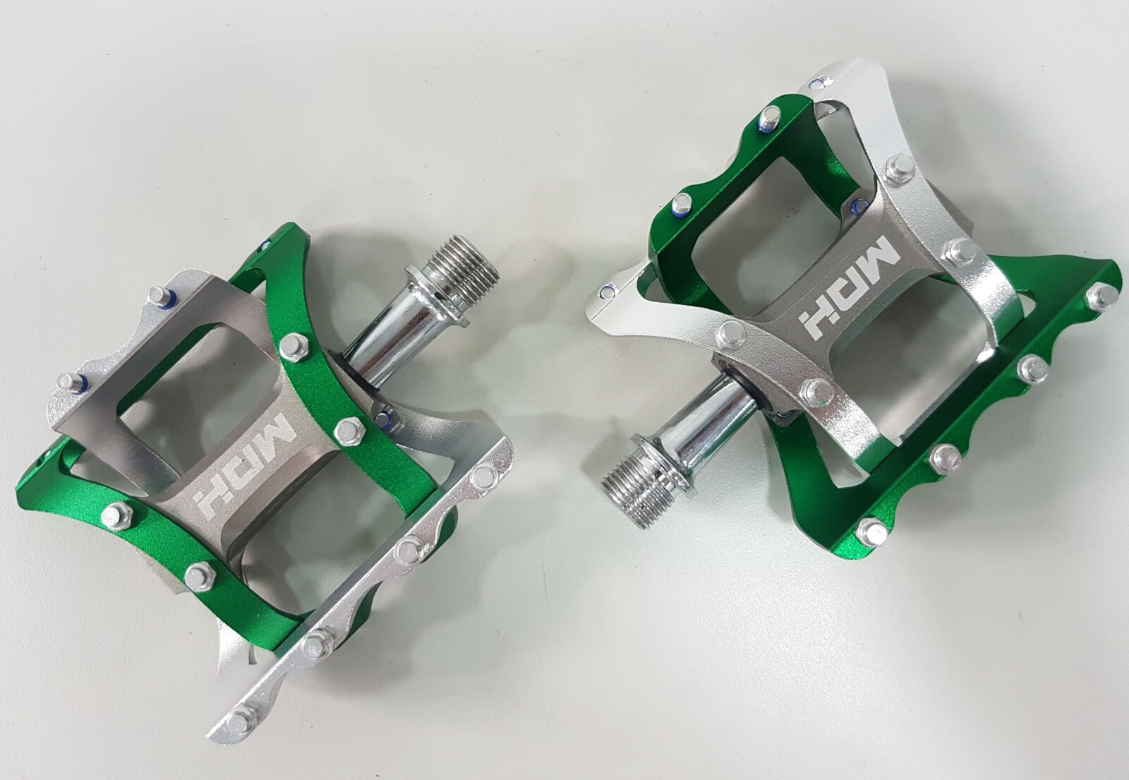 MDH Change – Small Area PVB03 275g 92x75x30mm Bicycle Pedal Silver Green