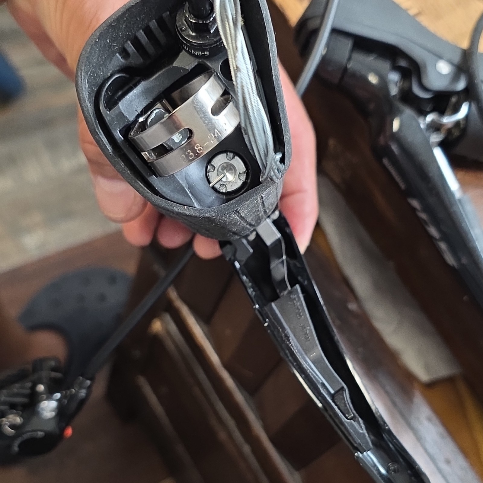 Shimano 105 ST-R7020 11-Speed Hydraulic Road Brake/Shifter Set Black w/Cables