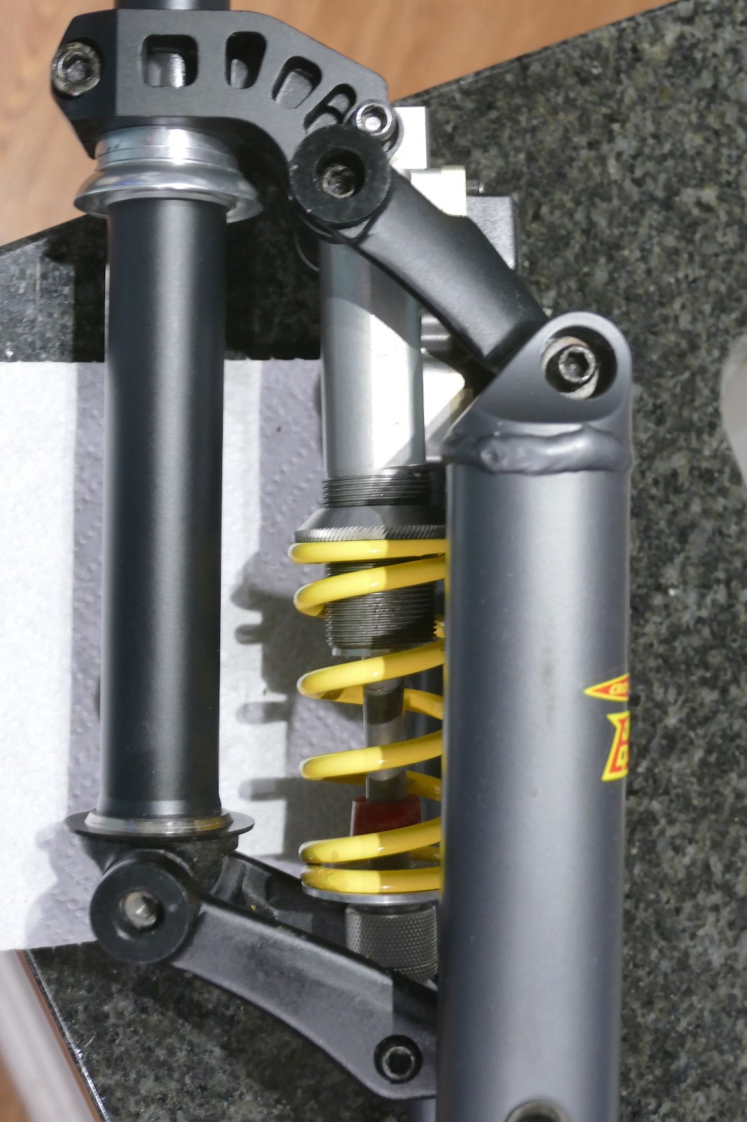 Noleen Crosslink Suspension Forks w/Smart Shock Easton 1 1/8″ Steerer 26″ Wheel