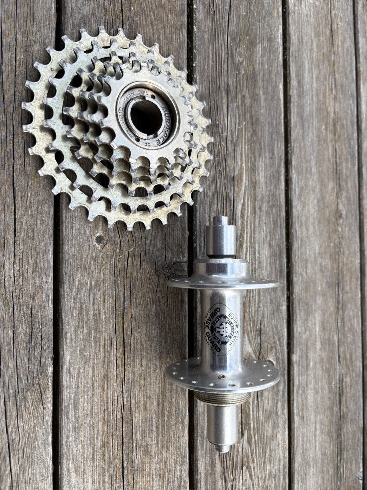 WTB Wilderness Trail Bikes Classic Grease Guard Rearhub + Dura Ace Freewheel