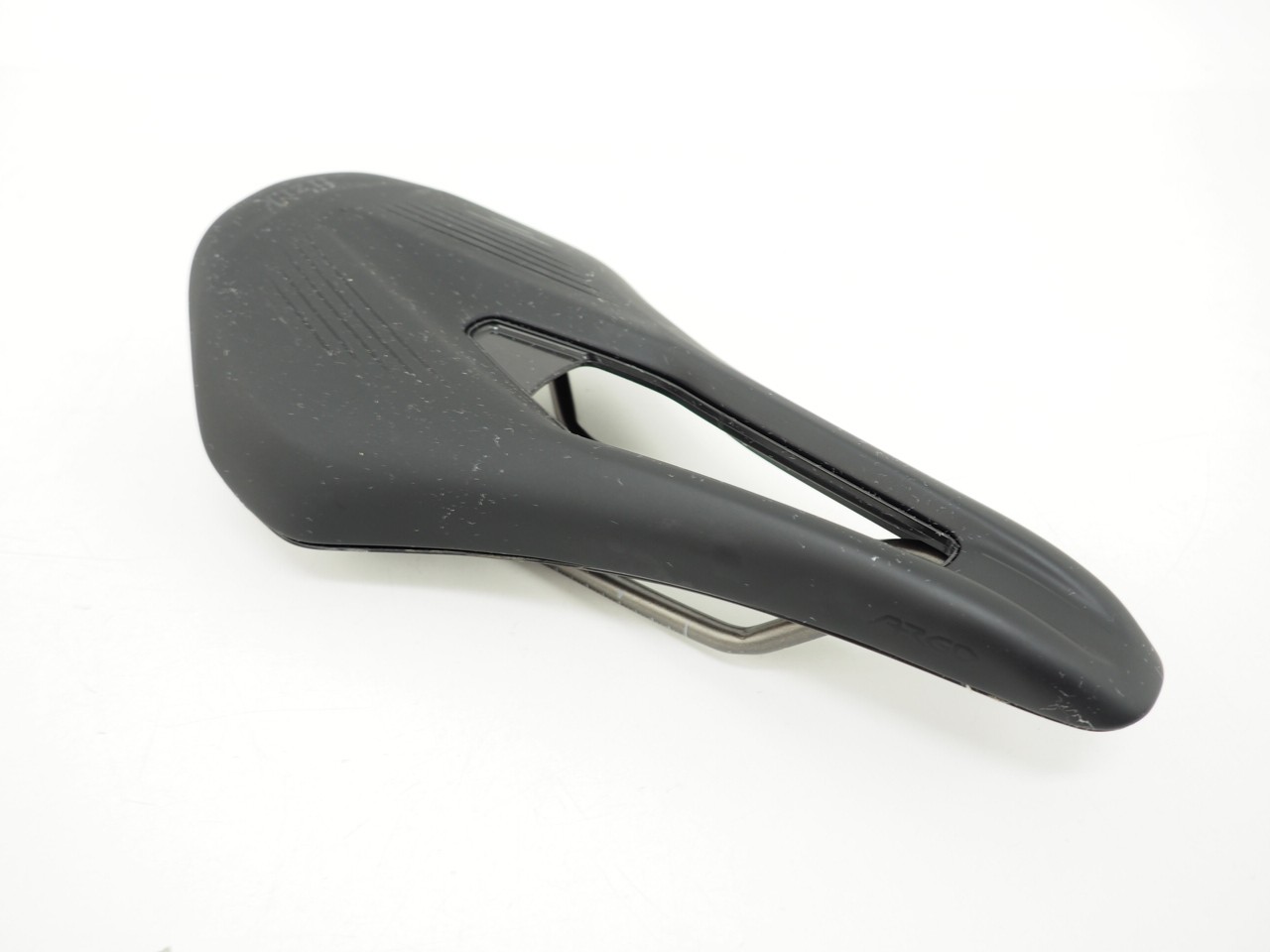 Fizik Argo Vento Road Bicycle Saddle K:ium Rails 140mm x 265mm Black