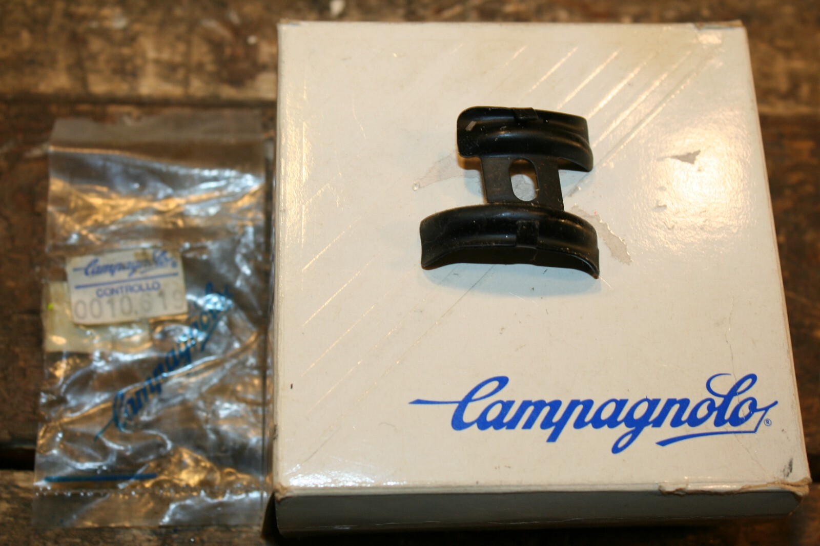 NOS CAMPAGNOLO Bottom Bracket Metal Cable Guide • Part #1134078 New-in-Package