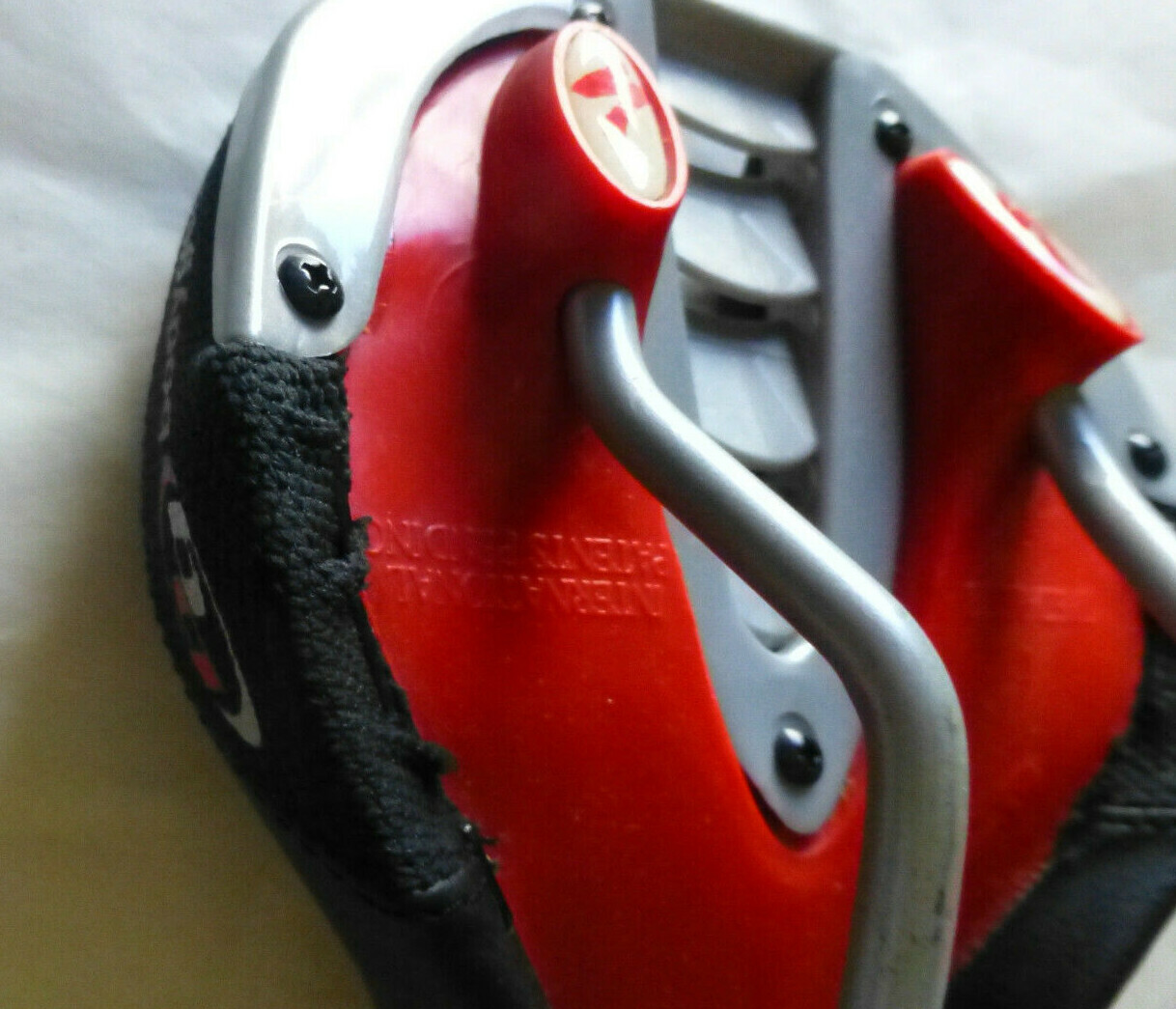 Specialized Body Geometry bicycle Saddle Seat 140mm, 275mm long, 394g / 13.9 oz.