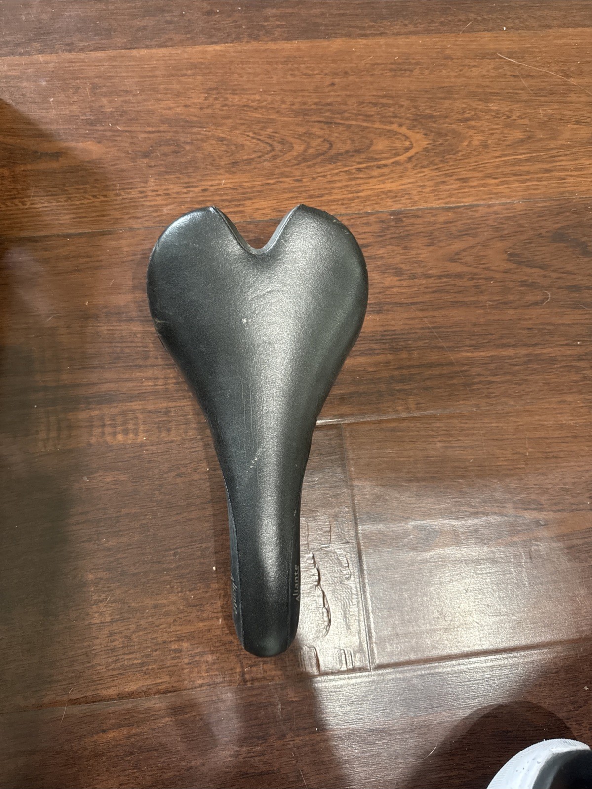 fi’zi:k Aliante Sport Road Bike Saddle Titanium Rails 7x7mm