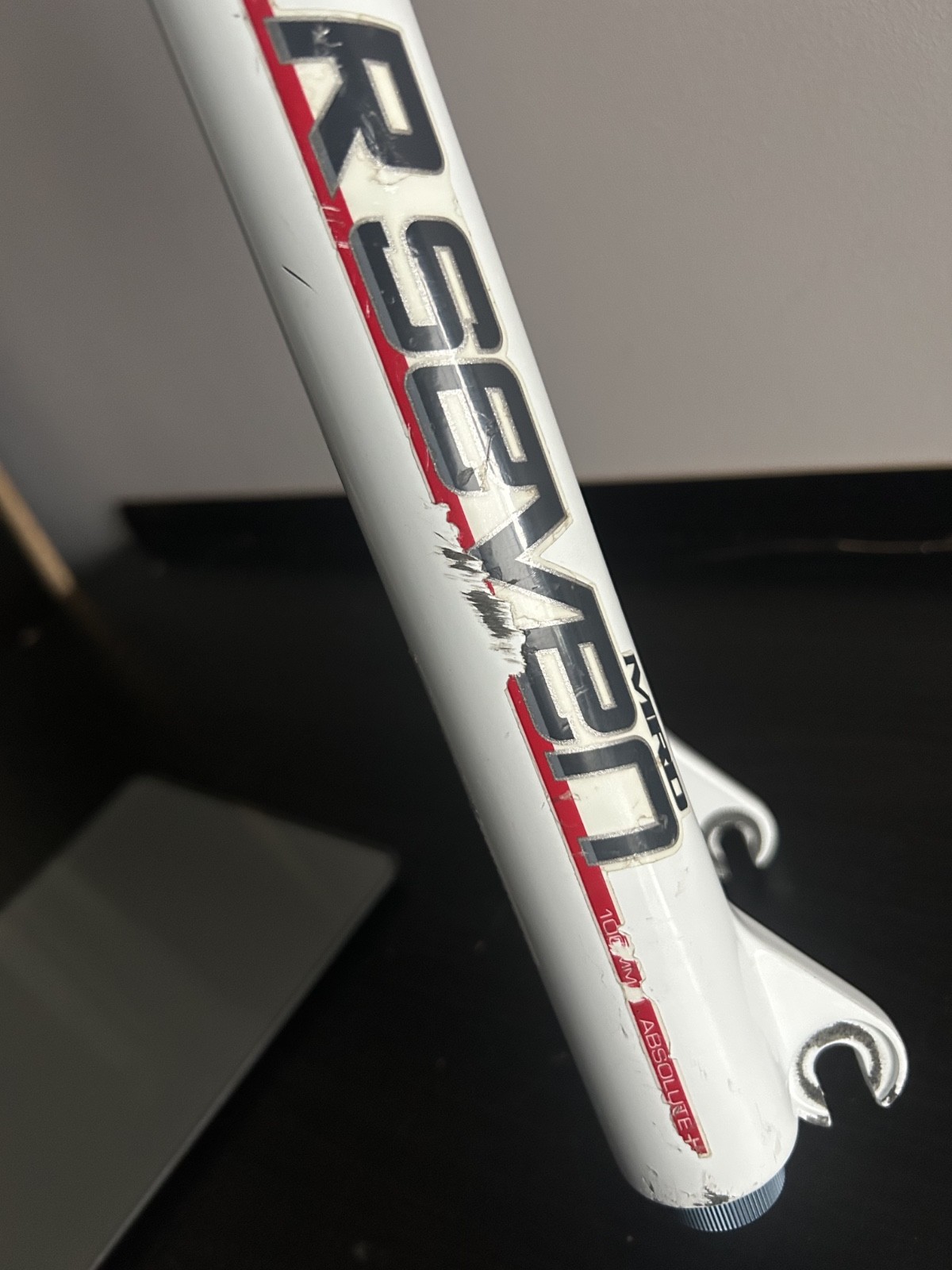 Manitou R-Seven MRD ABSOLUTE ABS+ 100mm 26″ Fork QR DSC TOP MODEL White