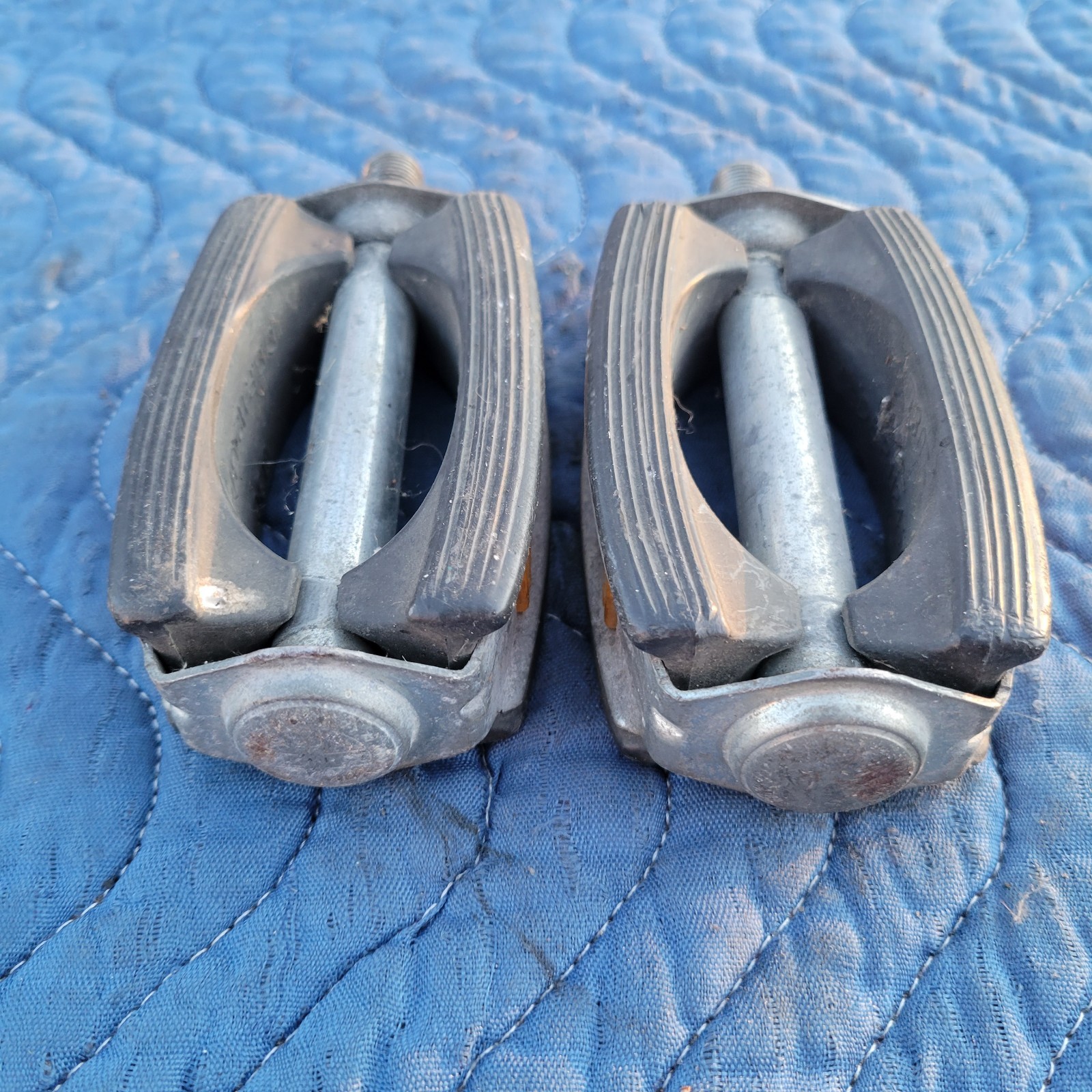 Vintage Schwinn Bow Pedals Approved 1/2 in Block Reflector Triangle 70s U30