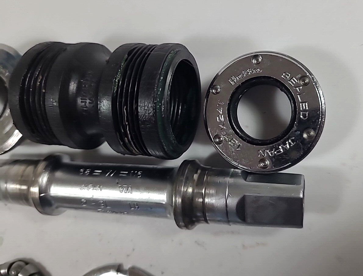 Shimano 68 / 116 CrMo Bottom Bracket w Hatta Bearing Cups / #123