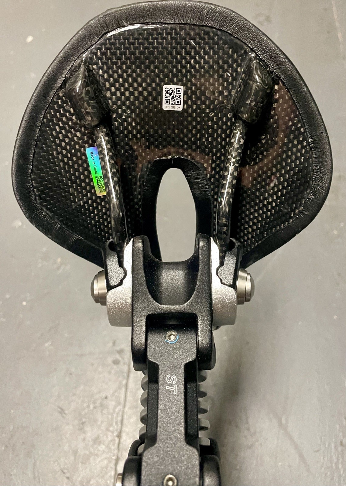 By Schulz G.2 | 33,9mm, 450mm, Hard, 100-130kg | Carbon Saddle |Black | E-Bike