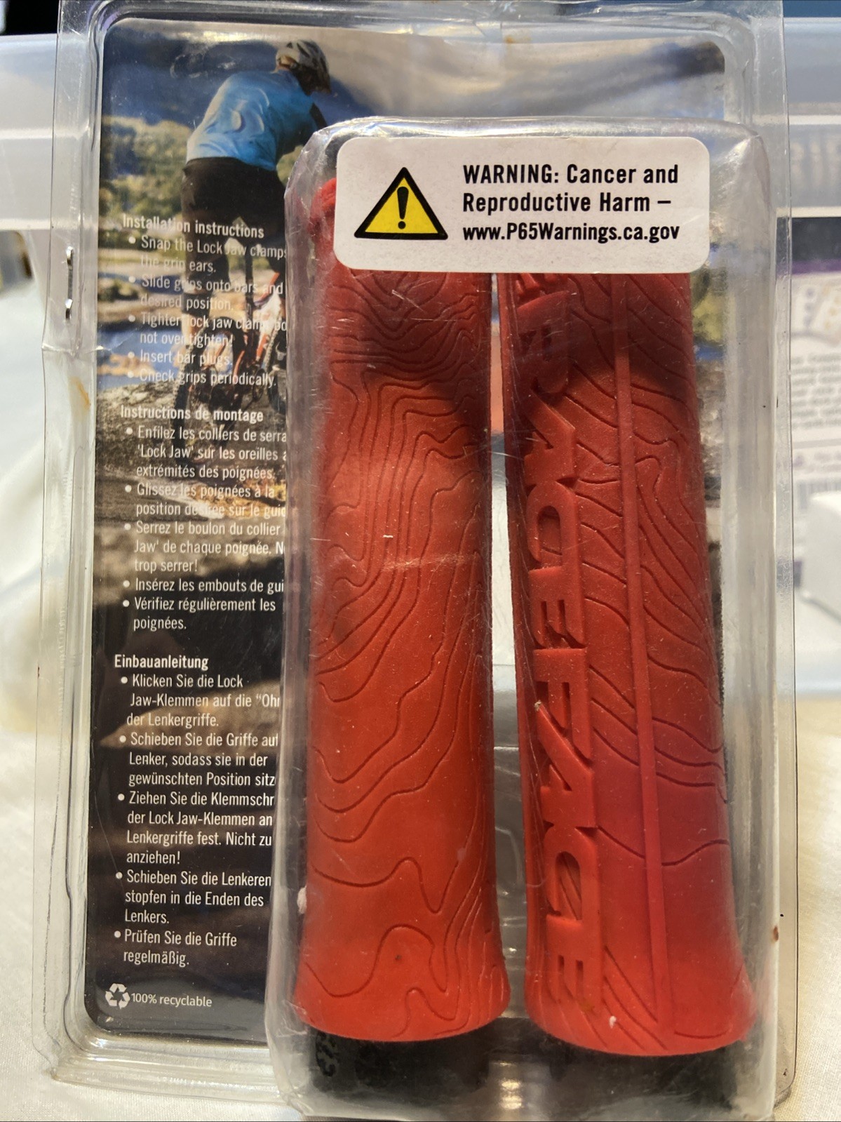 RaceFace Half Nelson Grips – Red, Lock-On (NEW-IN PKG) AC990060