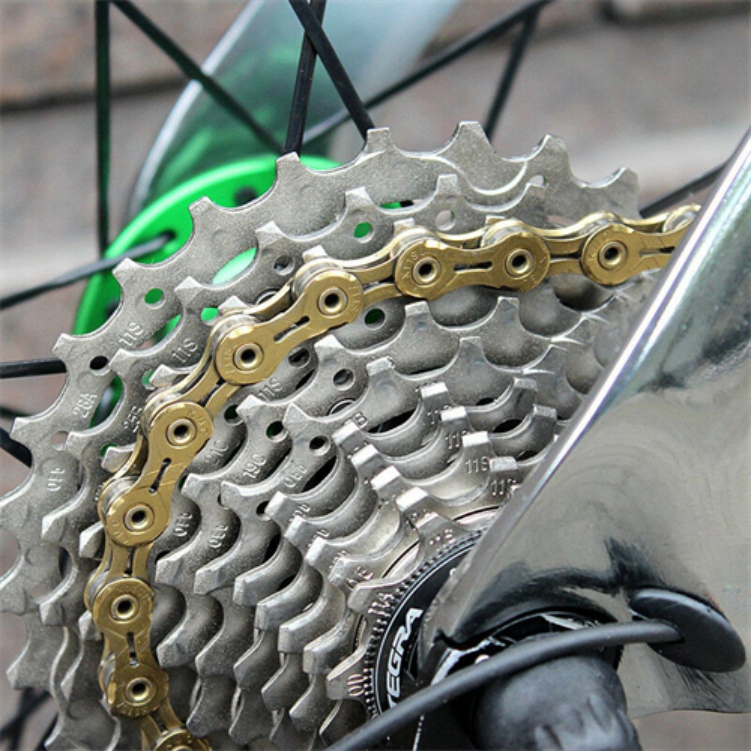 KMC 6 7 8 9 10 11 12 Speed Bike Chain MTB Road 116L 118L with 2x Missing Link