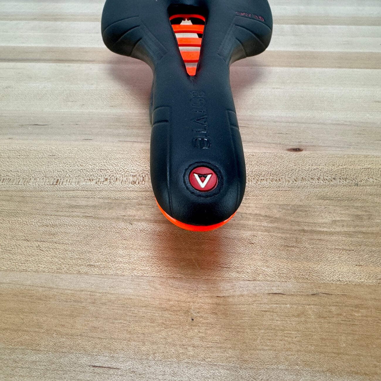 Low Mile! Astute Sky Lite 3.0 7x9mm Carbon Rails 135mm Bike Saddle 196g