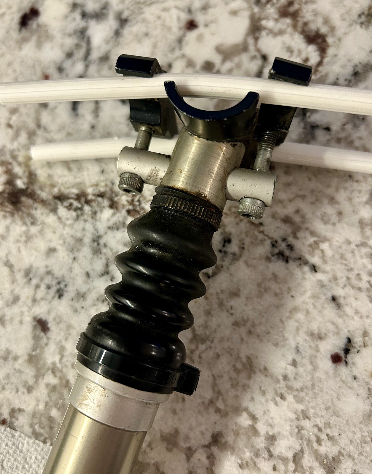 USE Suspension Mountain Bike Bike Seatpost 25/27.4 x 370mm Vintage (circa 1996)