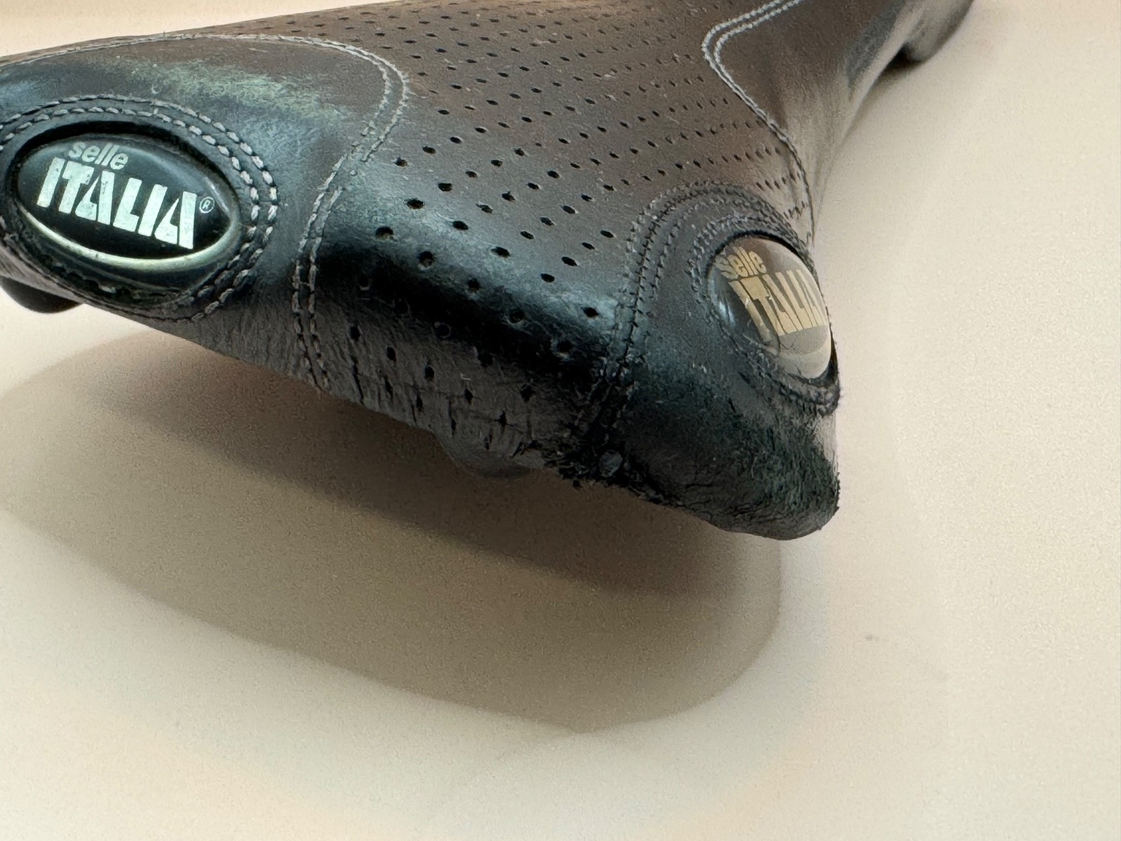 SELLE ITALIA FLITE SADDLE GENUINE GEL TITANIUM STAYS 295 GRAMS 143 MM X 280 MM