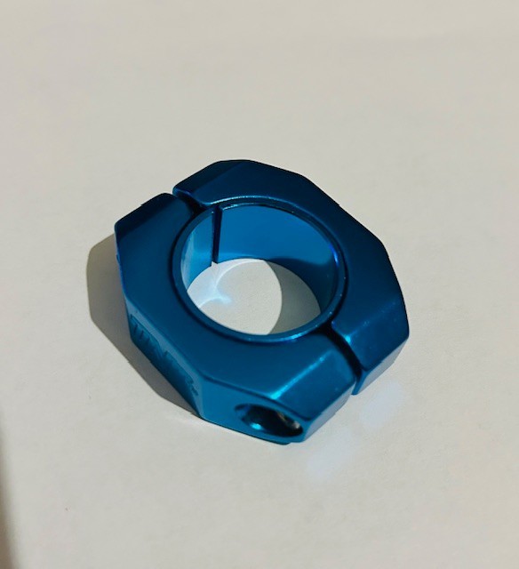 BMX / NOS – TNT BICYCLES OVERSIZED DOUBLE BOLT SEAT CLAMP (28.6, 31.8mm) BLUE