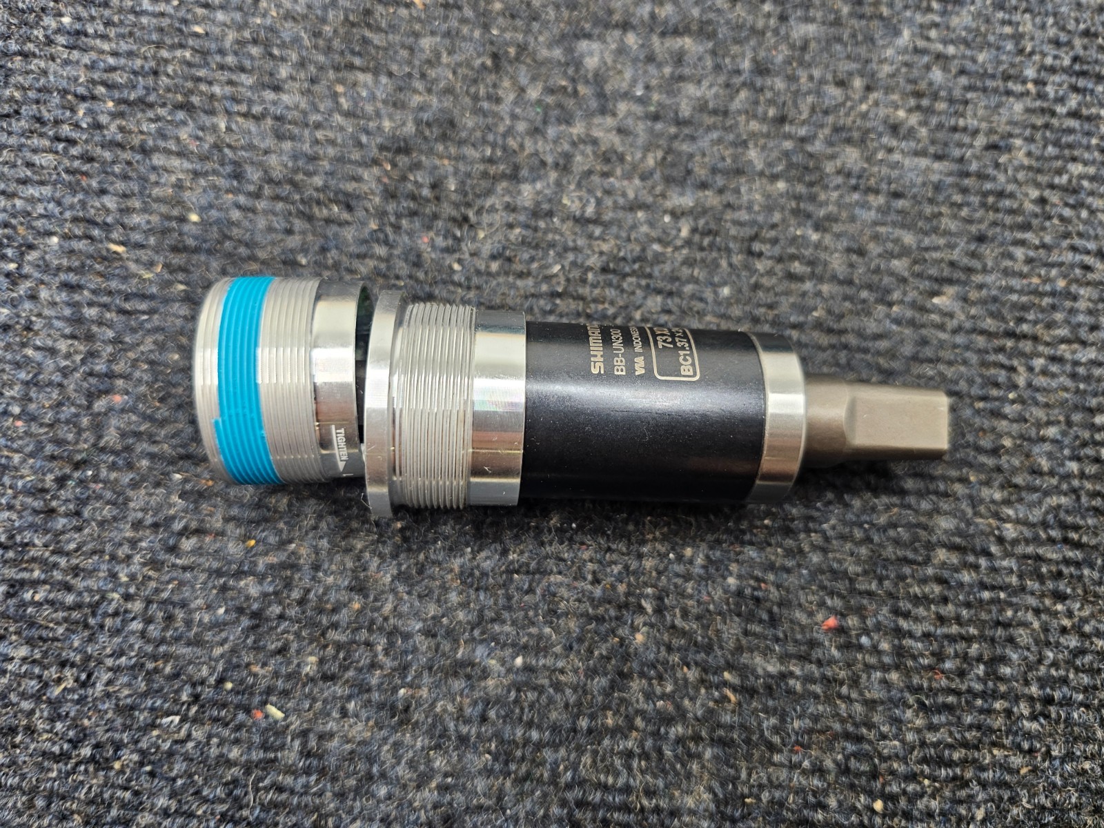 Shimano BB-UN300 Bottom Bracket, 73 x 113mm Spindle Square Taper JIS