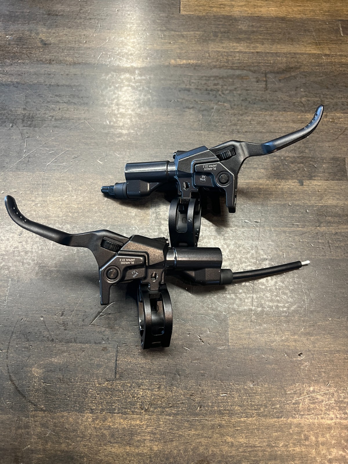 SHIMANO BL-M8200 DEORE XT Brake Levers (Left and Right)