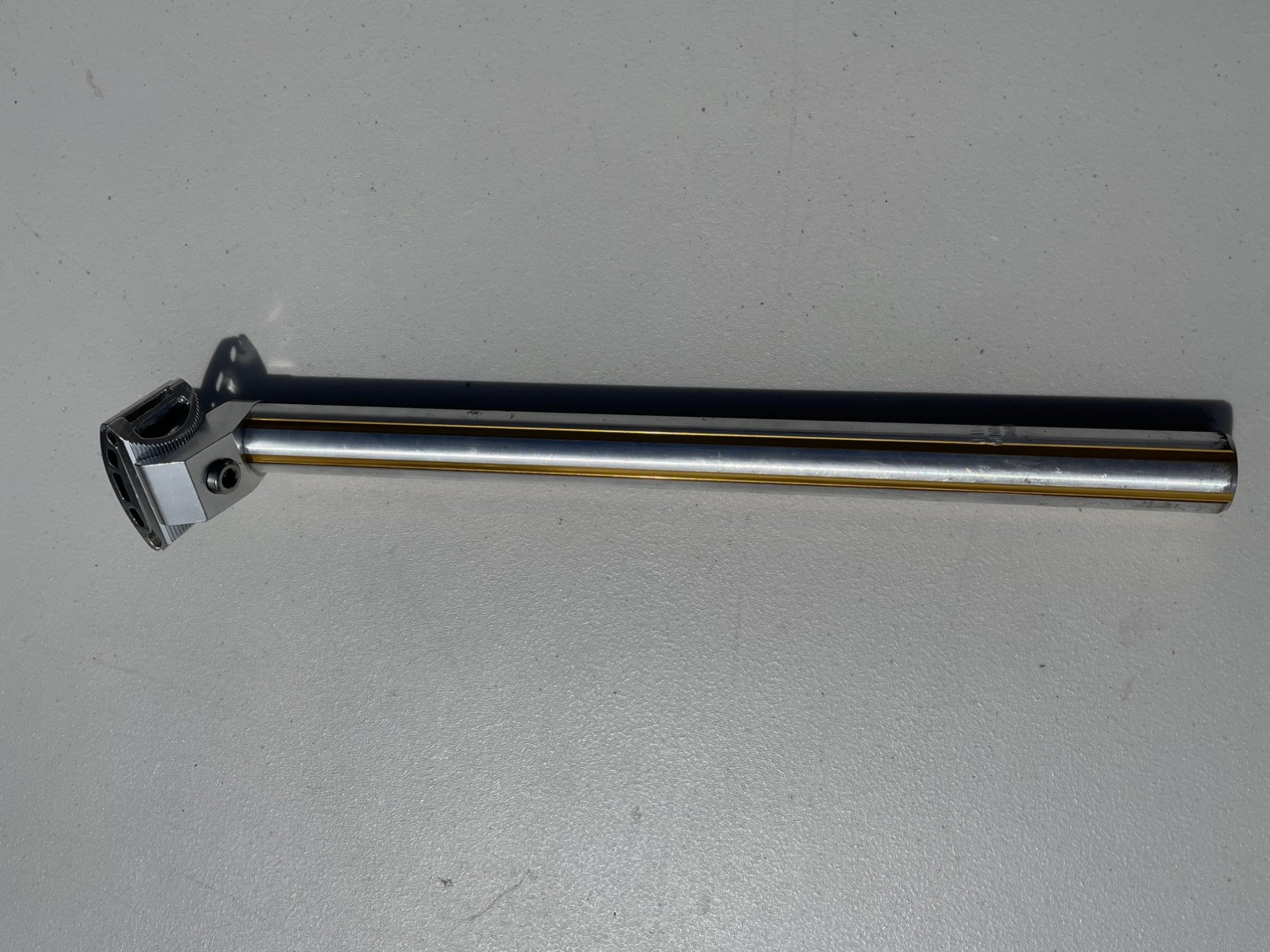 Black-Ops Fluted Seatpost 25.4 mm x 350 mm w/Clamp Silver and Gold