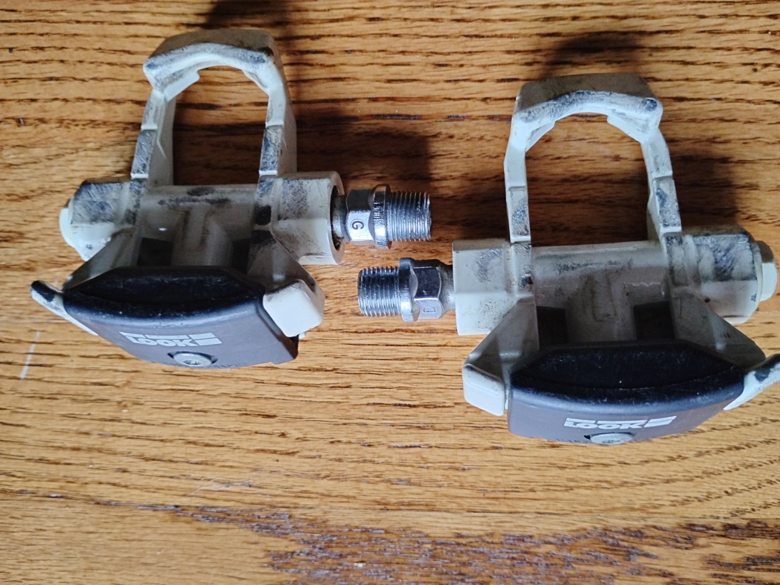 Vintage 1980’s Look Clipless Pedals 9/16″ White