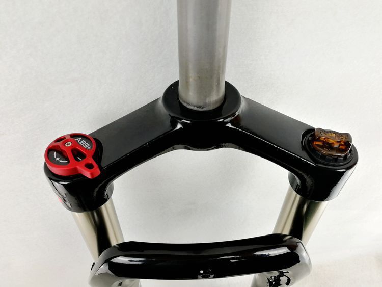 Fat Bike Fork 26×4.0 Coil Sprung Hydraulic 1 1/8″ Dropout 135mm Quick Release9mm