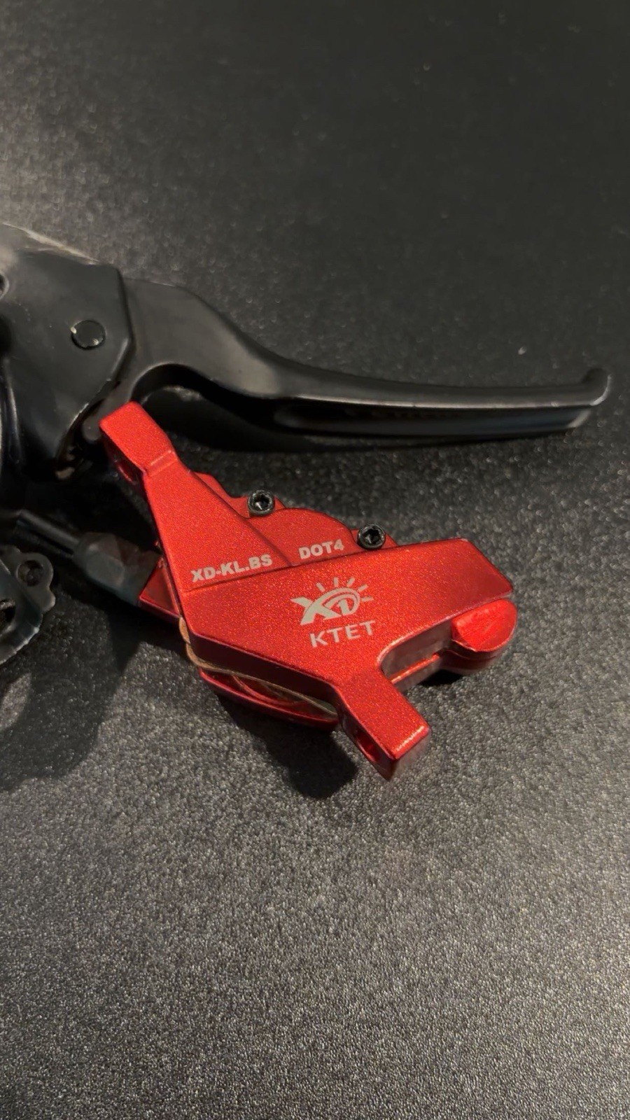 KTET XD-KL.BS Hydraulic Disc FrontBrake Lever 2-Finger Flat Bar 22.2mm Black/Red