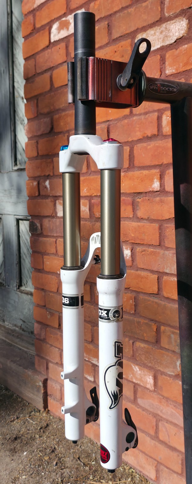 FOX 36 TALAS 140-180mm Travel Fork – 20mm QR axle – 1 1/2″ Straight Steerer