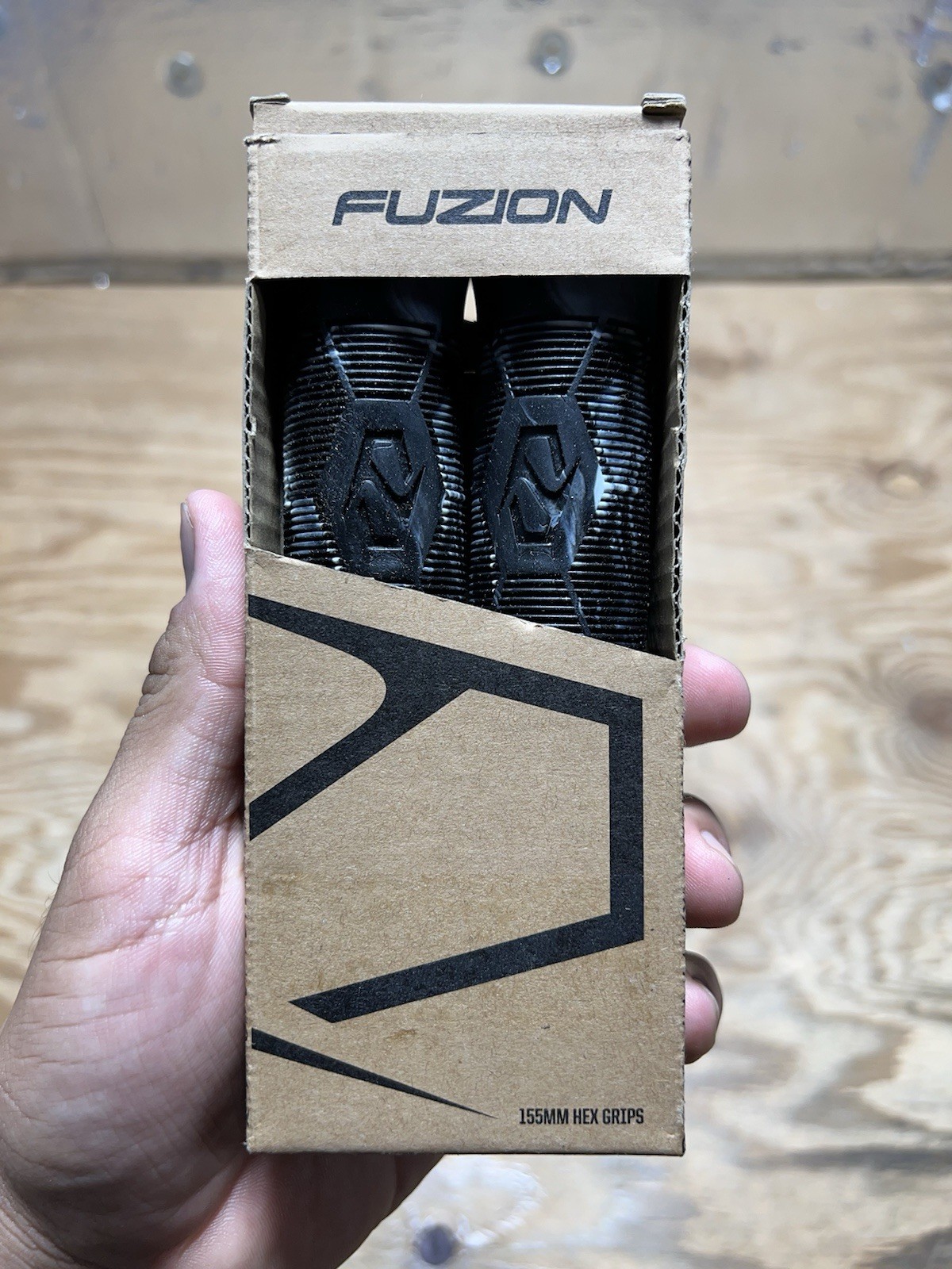fuzion 155mm hex grips Black And White Swirl