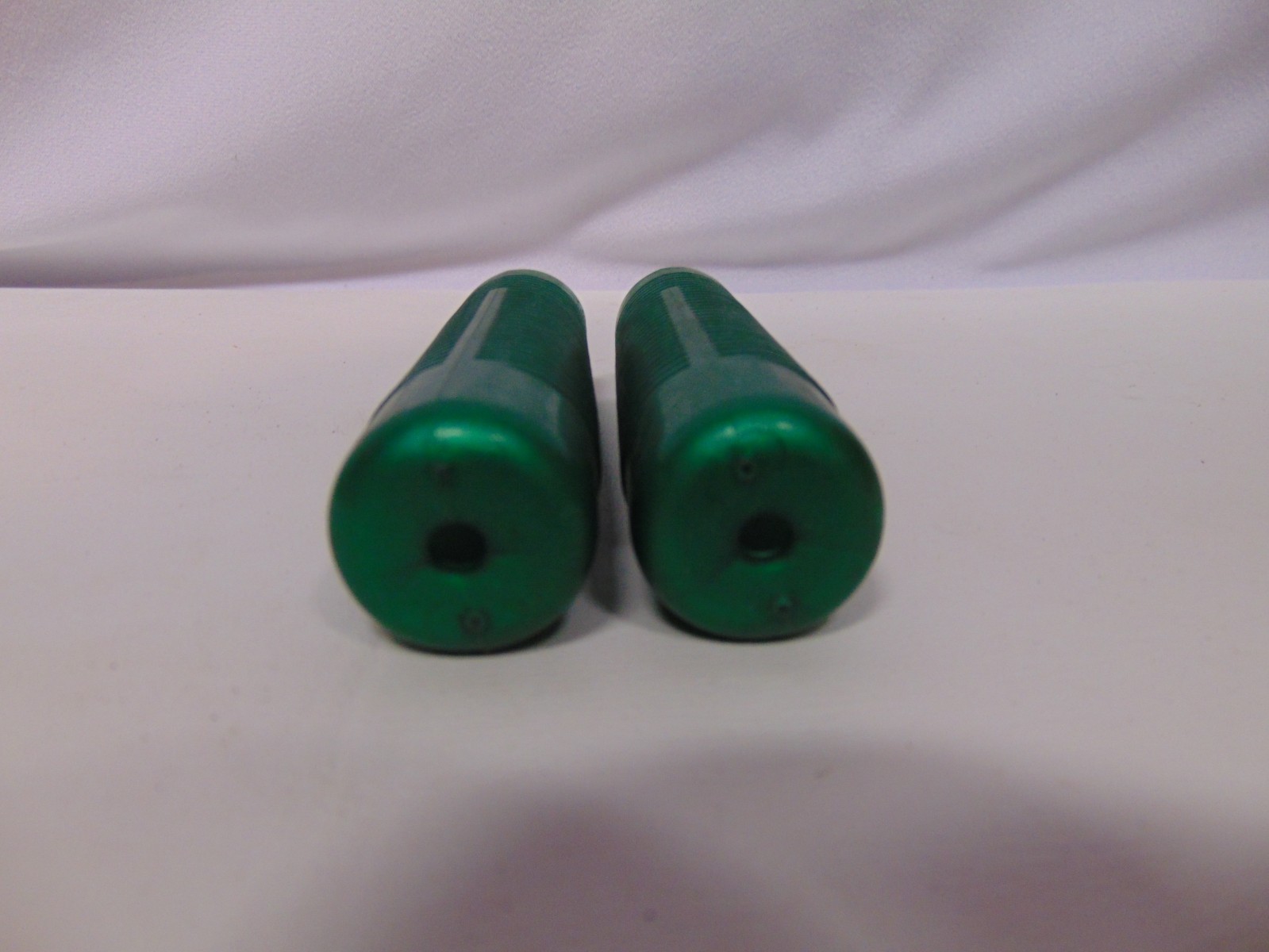 Pair of Vintage Hunt Wilde Green handle bar grips 1″ diameter 4.5″ long