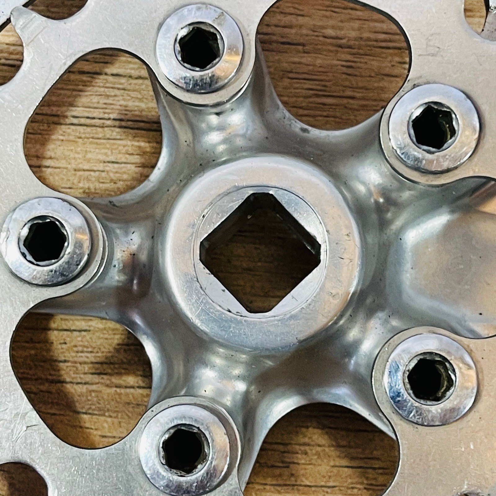 Suntour XC Pro MD Square Taper Crankset Grease Guard 175 Triple