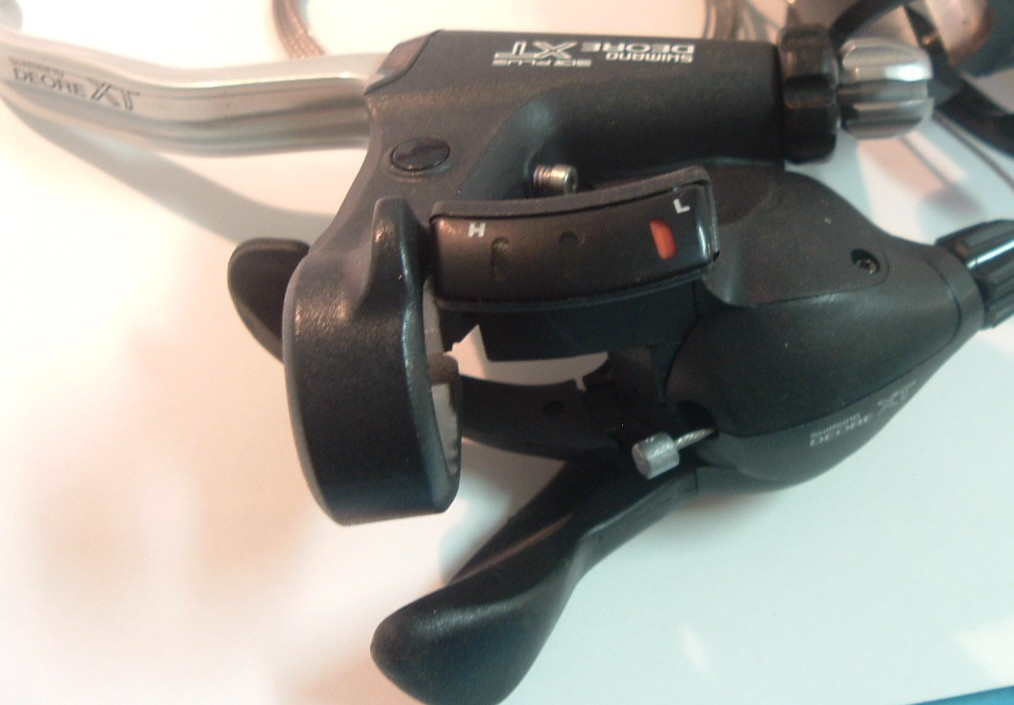 Shimano Deore XT 3×8-Spd ST-M738 Shifters/Brake Levers MTB NEW/NOS- RF+ STI