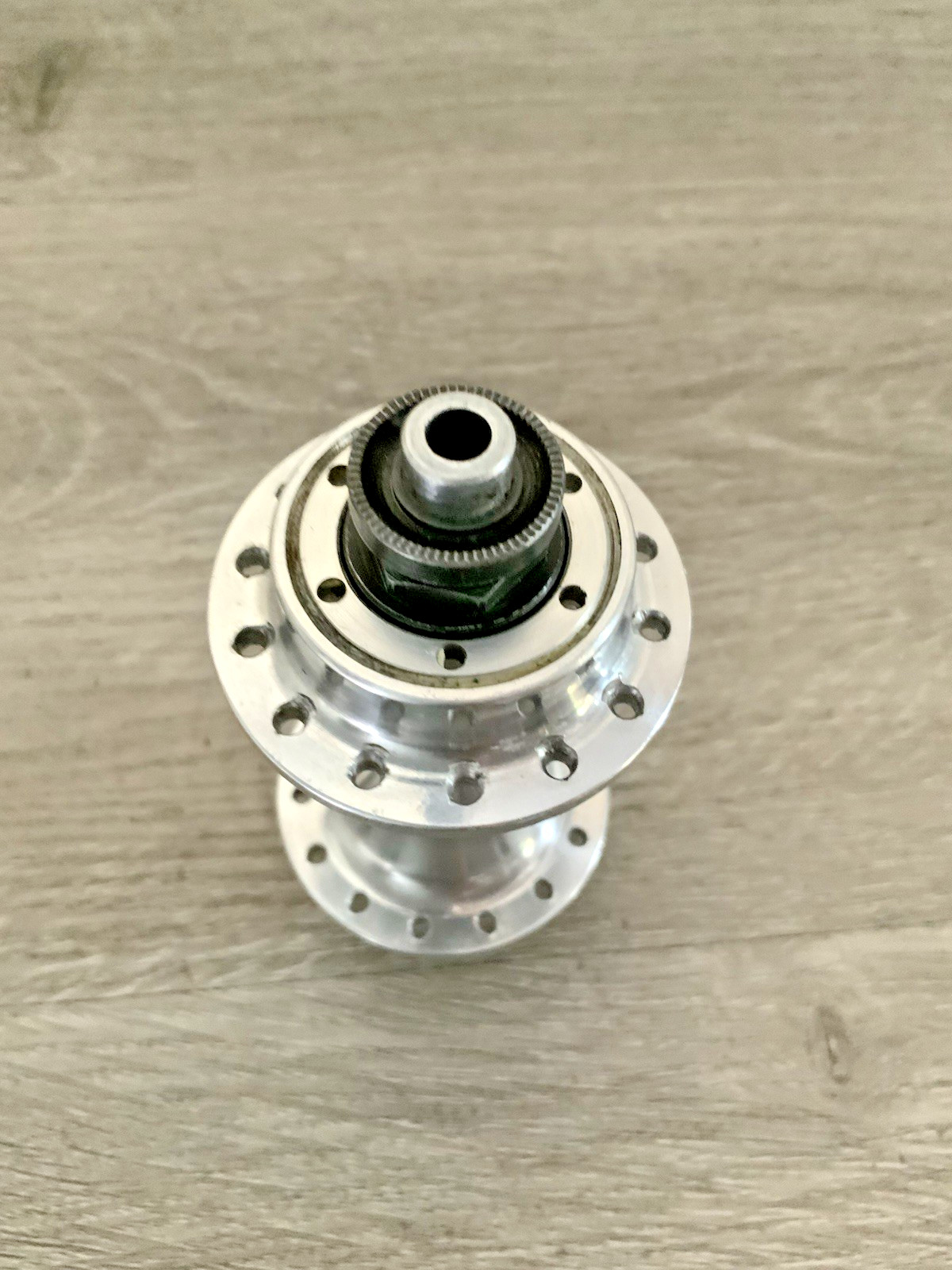 MAVIC FRONT HUB 28 HOLE 100 MM SPACING 152 GRAMS