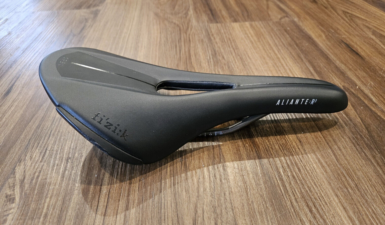 Fizik Aliante R3 Open Cycling Saddle, Black, Regular