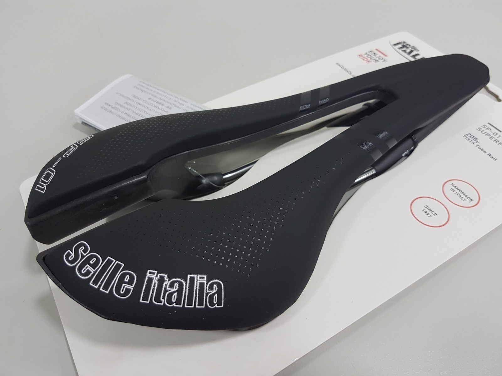 Selle Italia SP-01 Superflow L3 TI 316 Tube Ø7mm Rail Bicycle Saddle Black