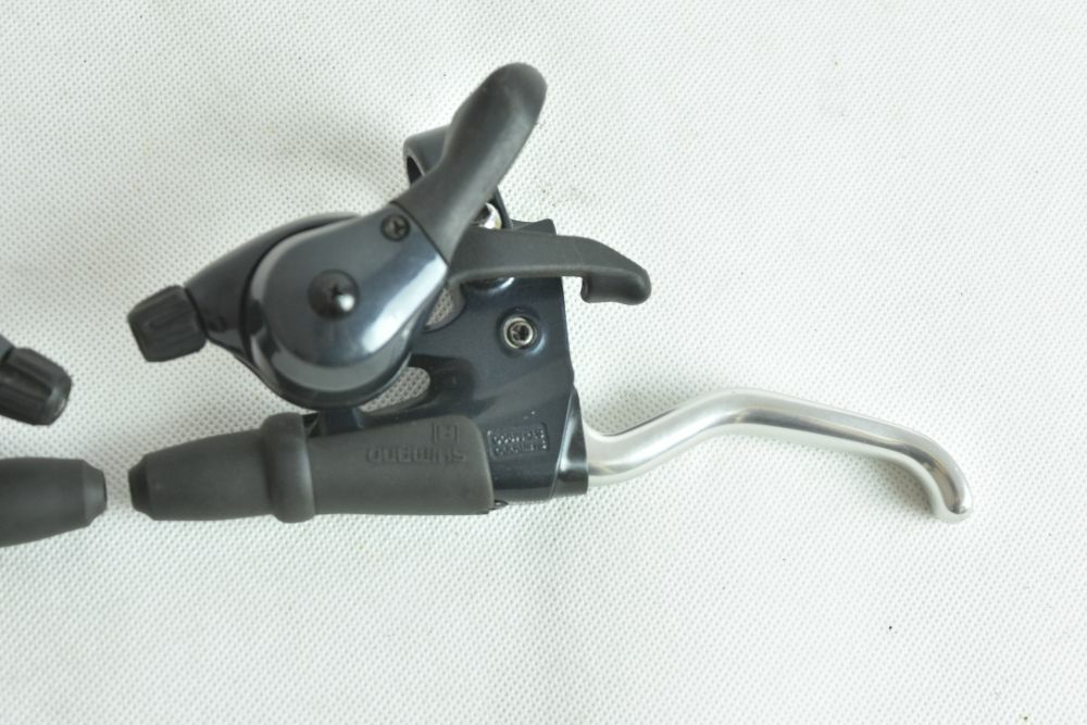 SHIMANO XTR st-m900 shifting brake levers 3×8 NOS – NEVER USED !