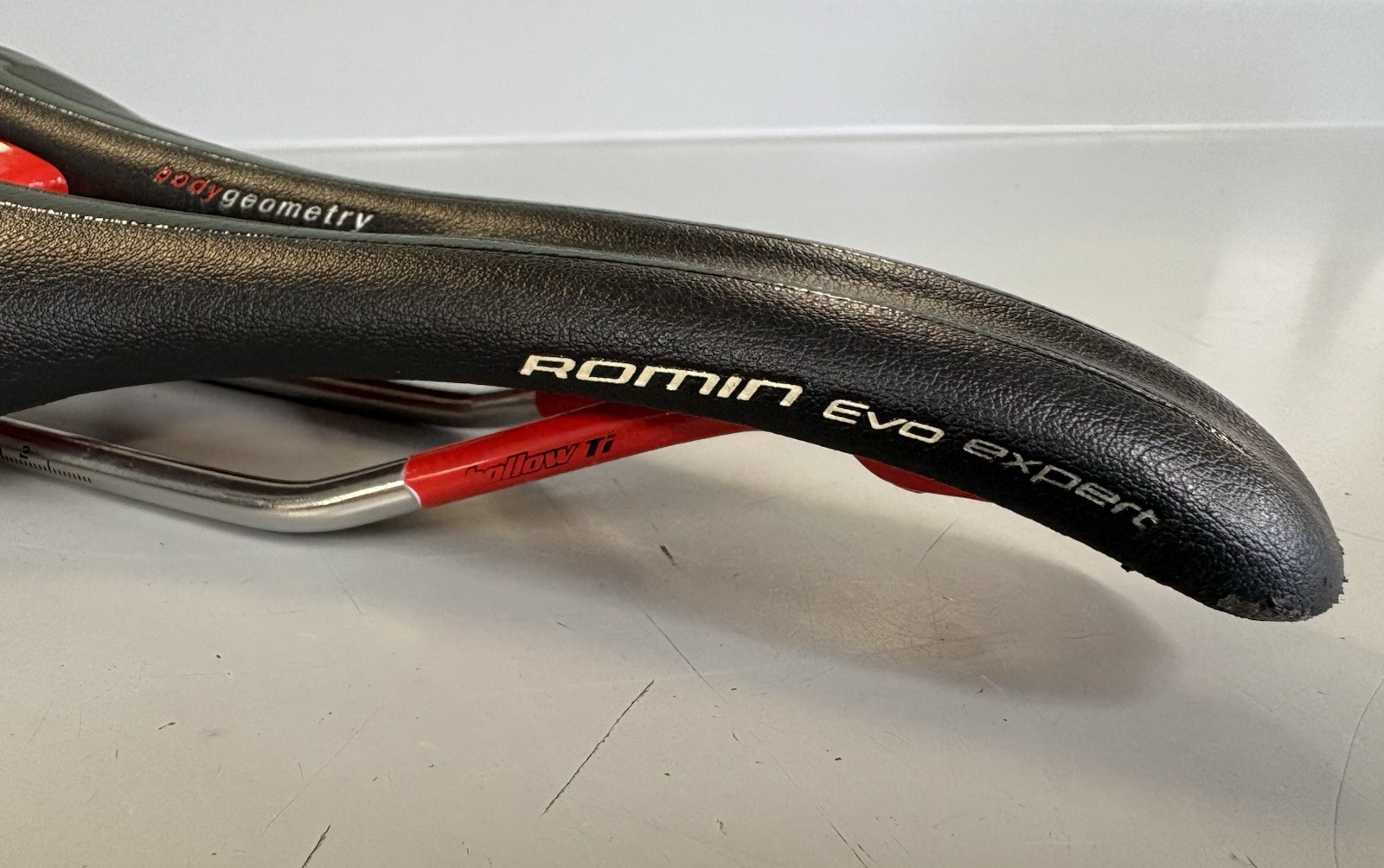 Specialized Romin Evo Expert Saddle 143mm Black/Red Hollow Titanium Rails