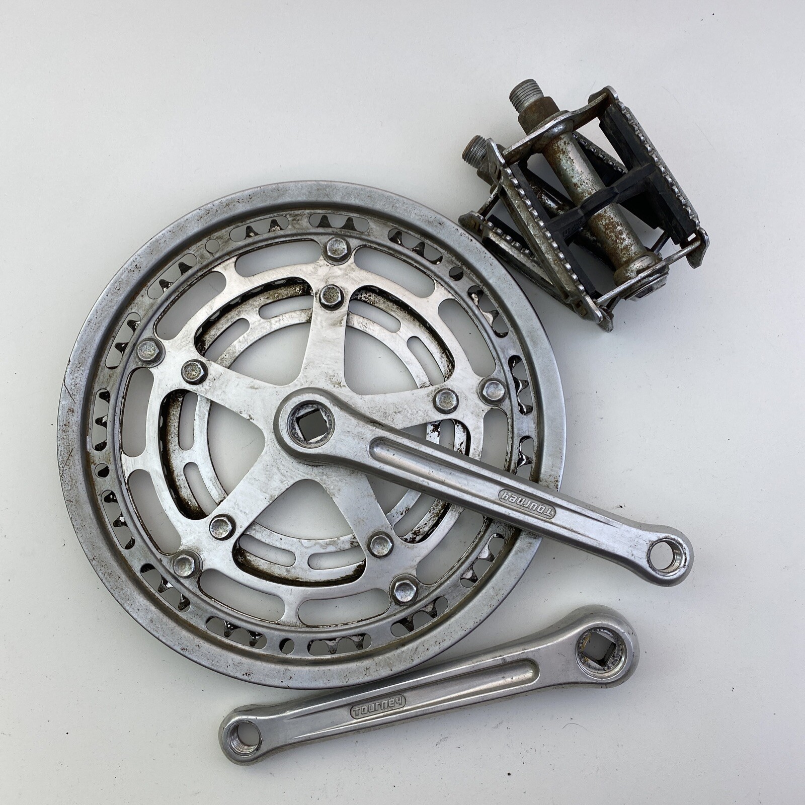 Vintage Tourney Crankset Set 52 40t 170 mm Chain Guard Old School Pedals LOT A17
