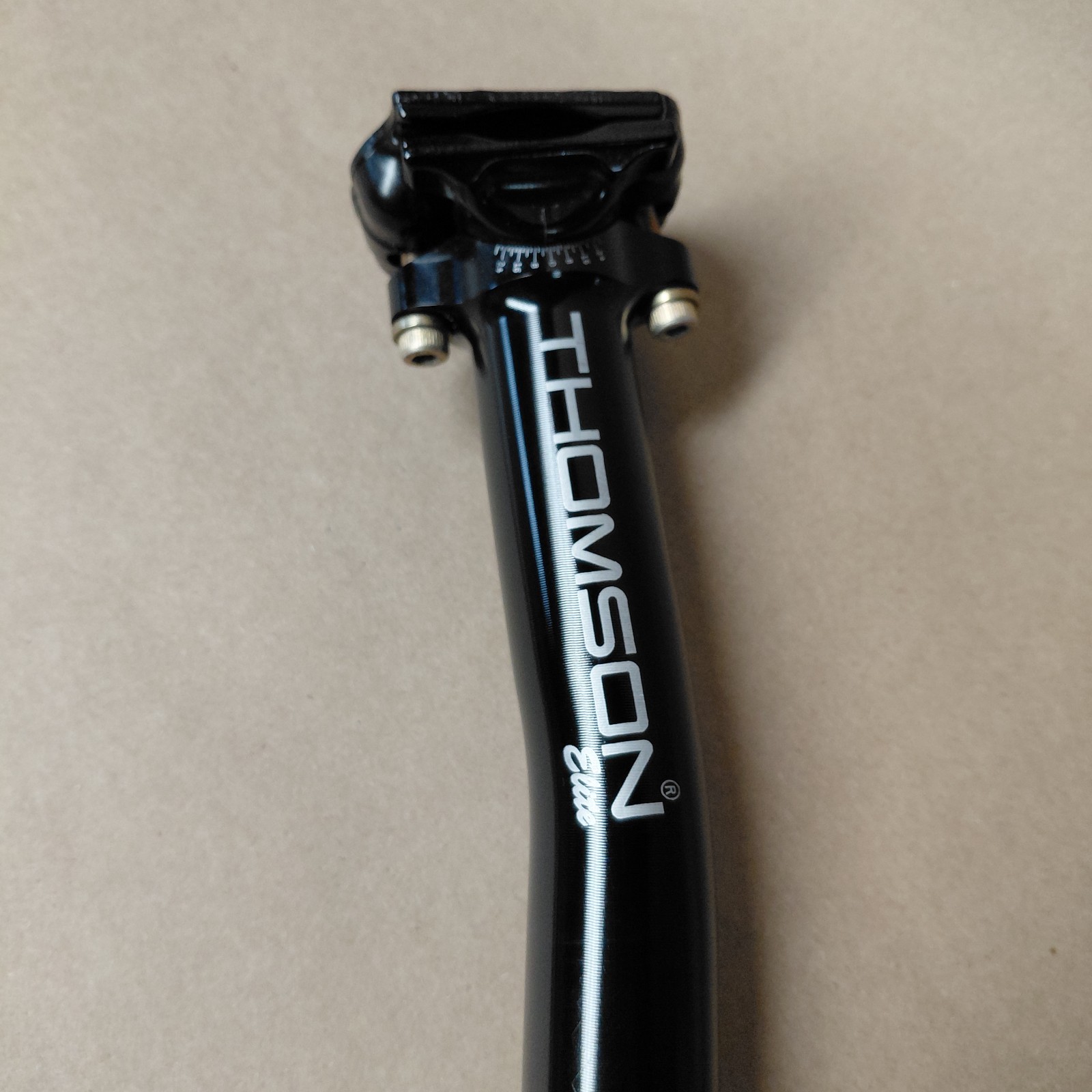 Thomson Elite Setback Seatpost – 27.2 x 330mm – Black (SP-E101-SB) with Bag