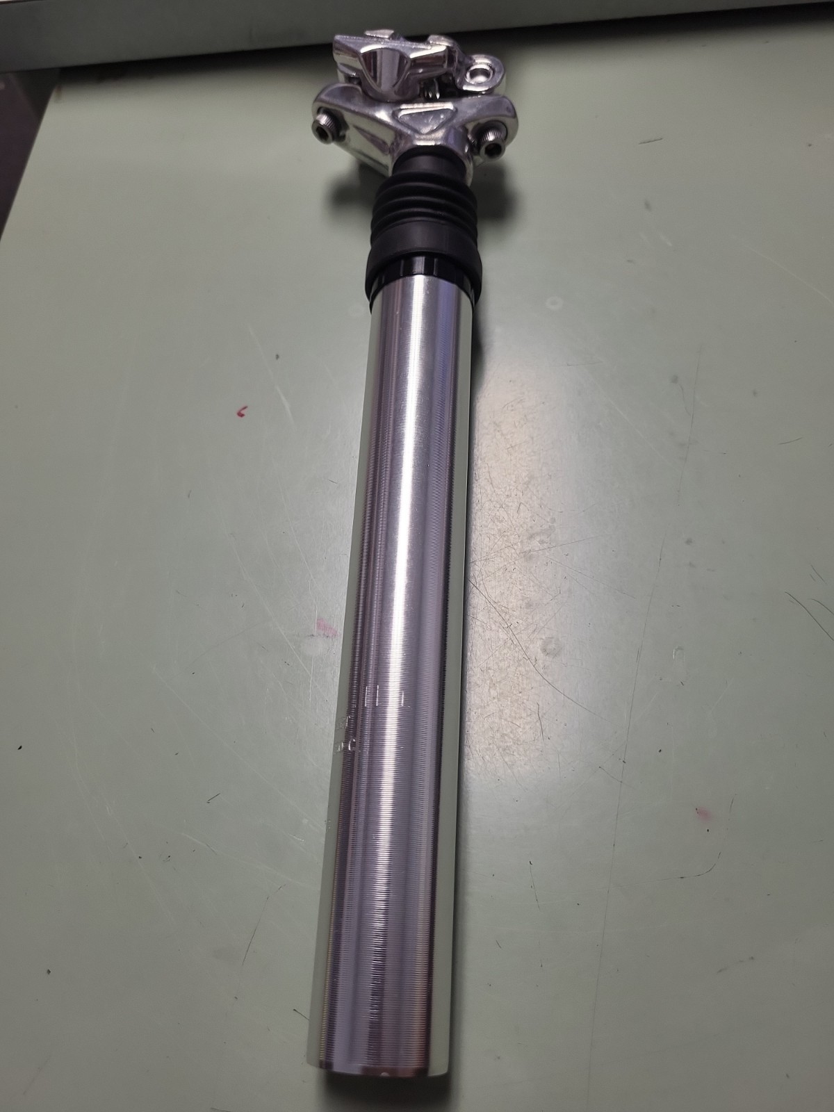 31.6mm Silver Alloy 300mm Suspension Seatpost Seat Post 300mm Short 40mm Travel