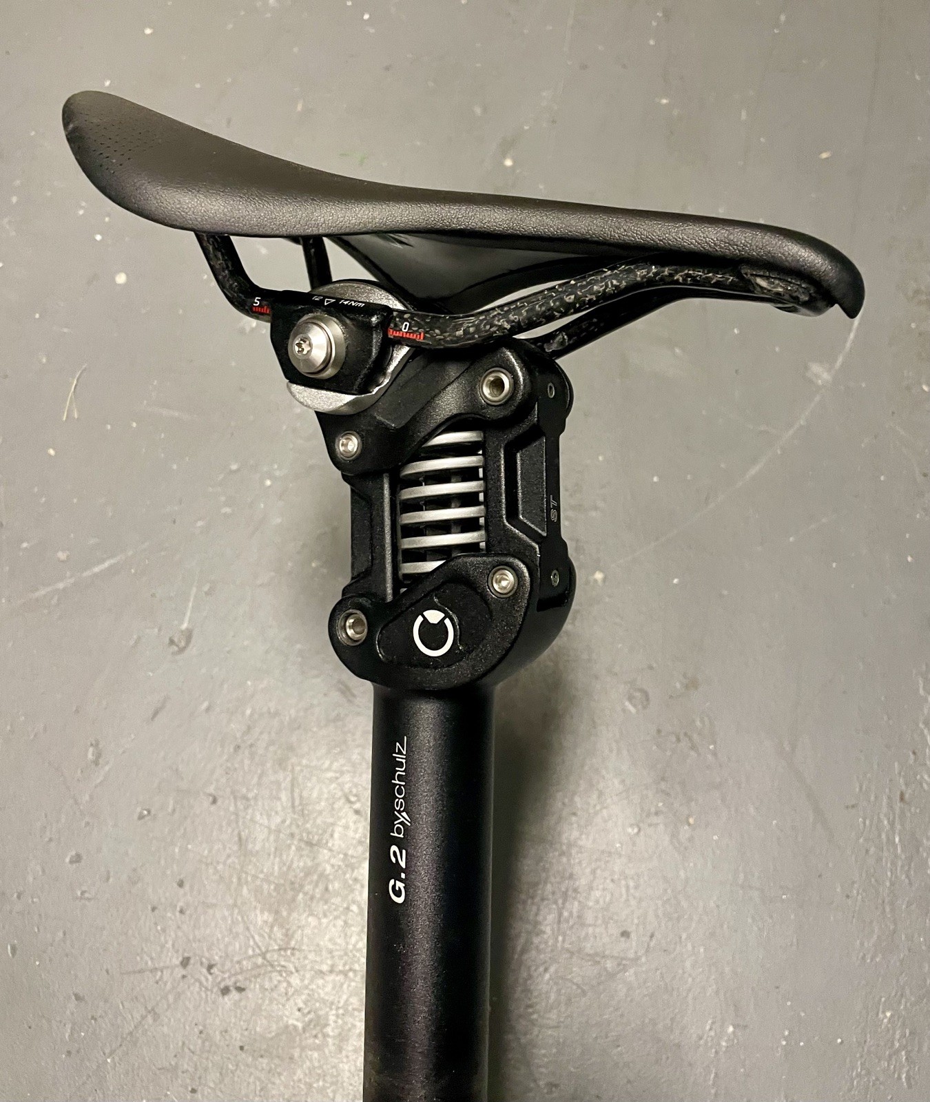 By Schulz G.2 | 33,9mm, 450mm, Hard, 100-130kg | Carbon Saddle |Black | E-Bike