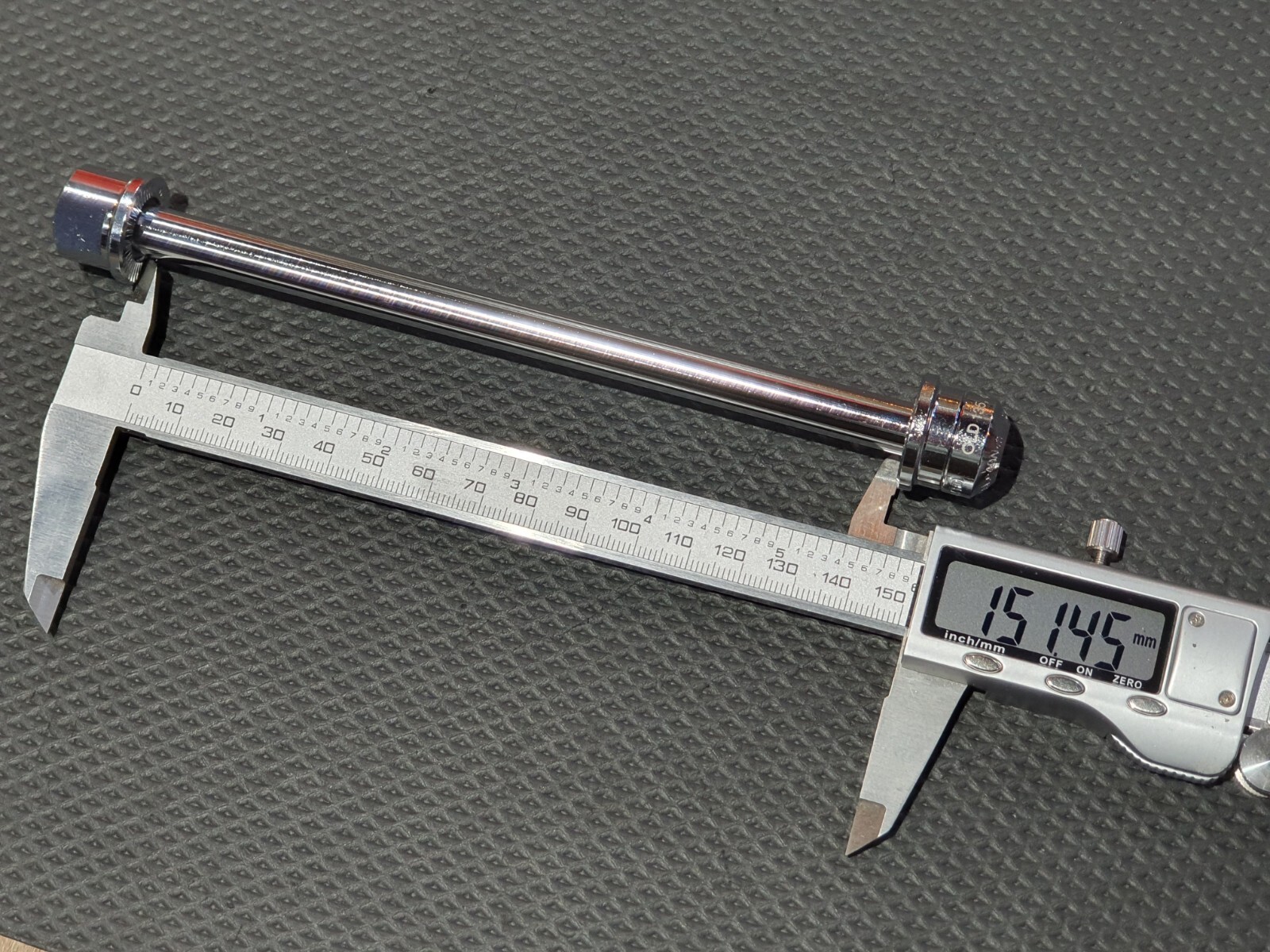 Shimano Saint SM-AX80 Rear Thru Axle FH-M810 / M10 x 168mm (O.L.D: 135mm x 10mm)