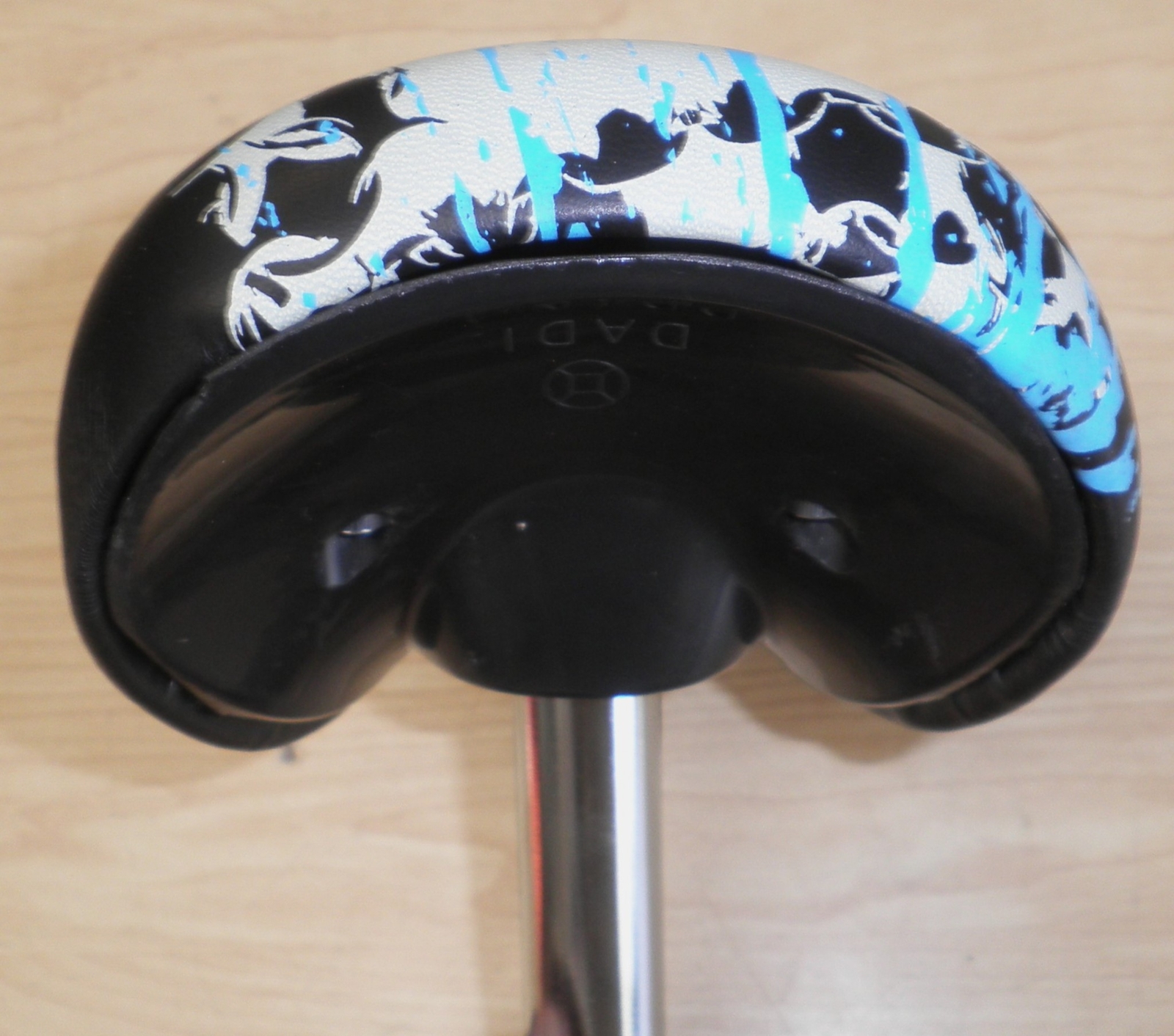 SCHWINN KIDS’ BLACK BIKE SADDLE/SEAT W/INTEGRADED SEATPOST 194-2