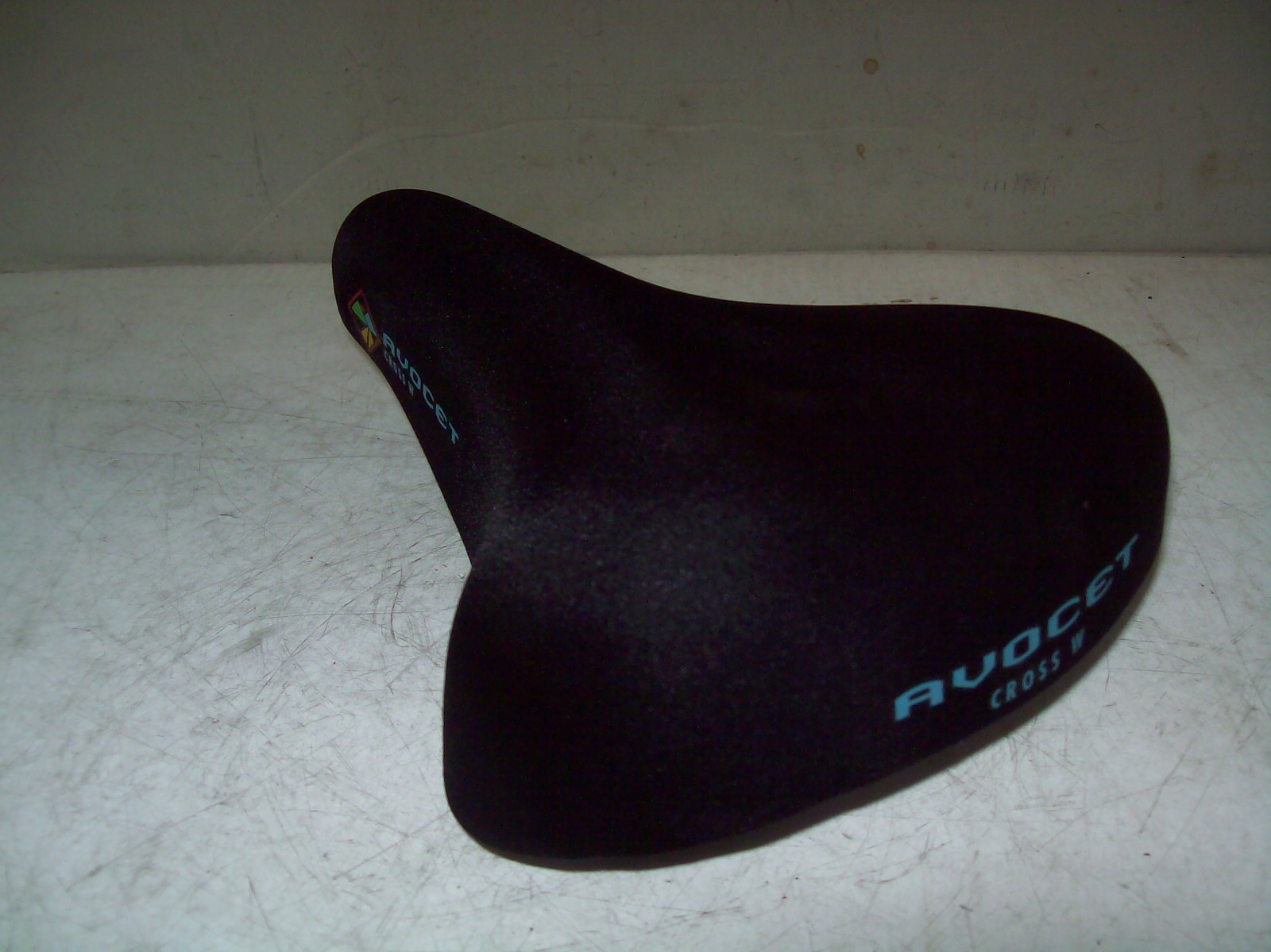 Avocet Cross W Anatomic Gel Cushioned Wide Bicycle Seat Saddle NEW UNUSED