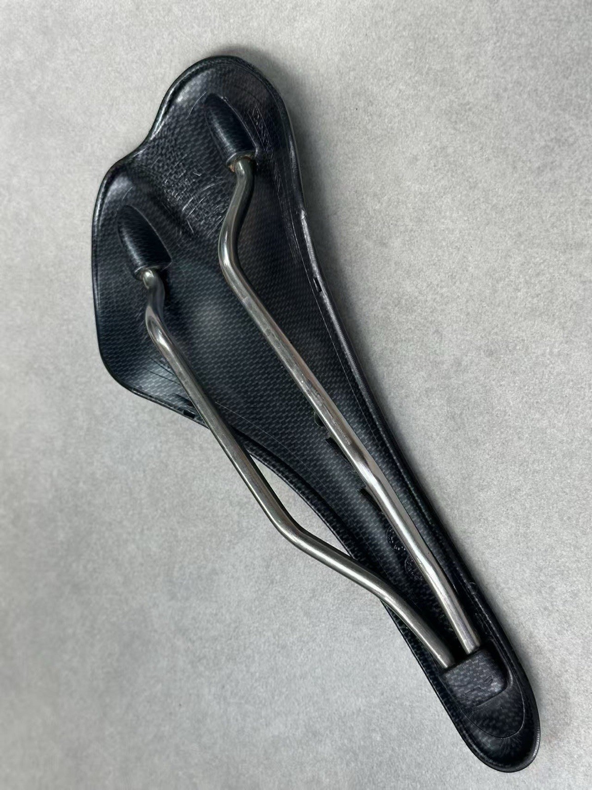 Selle Italia Carbon Fiber Road Bike Saddle Titanium Rails 125g Carbonio