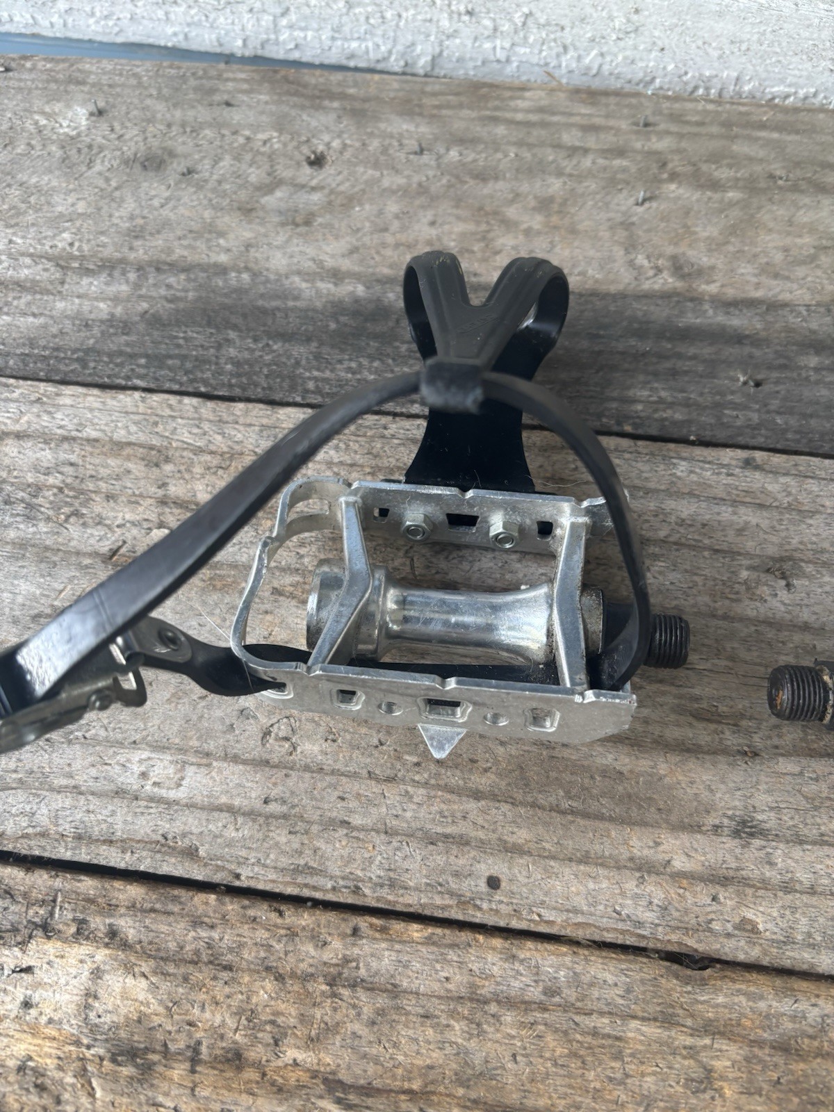 Vintage 9/16” HTI A19 Road Bike Touring Pedals W/ Cateye Toe Clips- Spin Nice