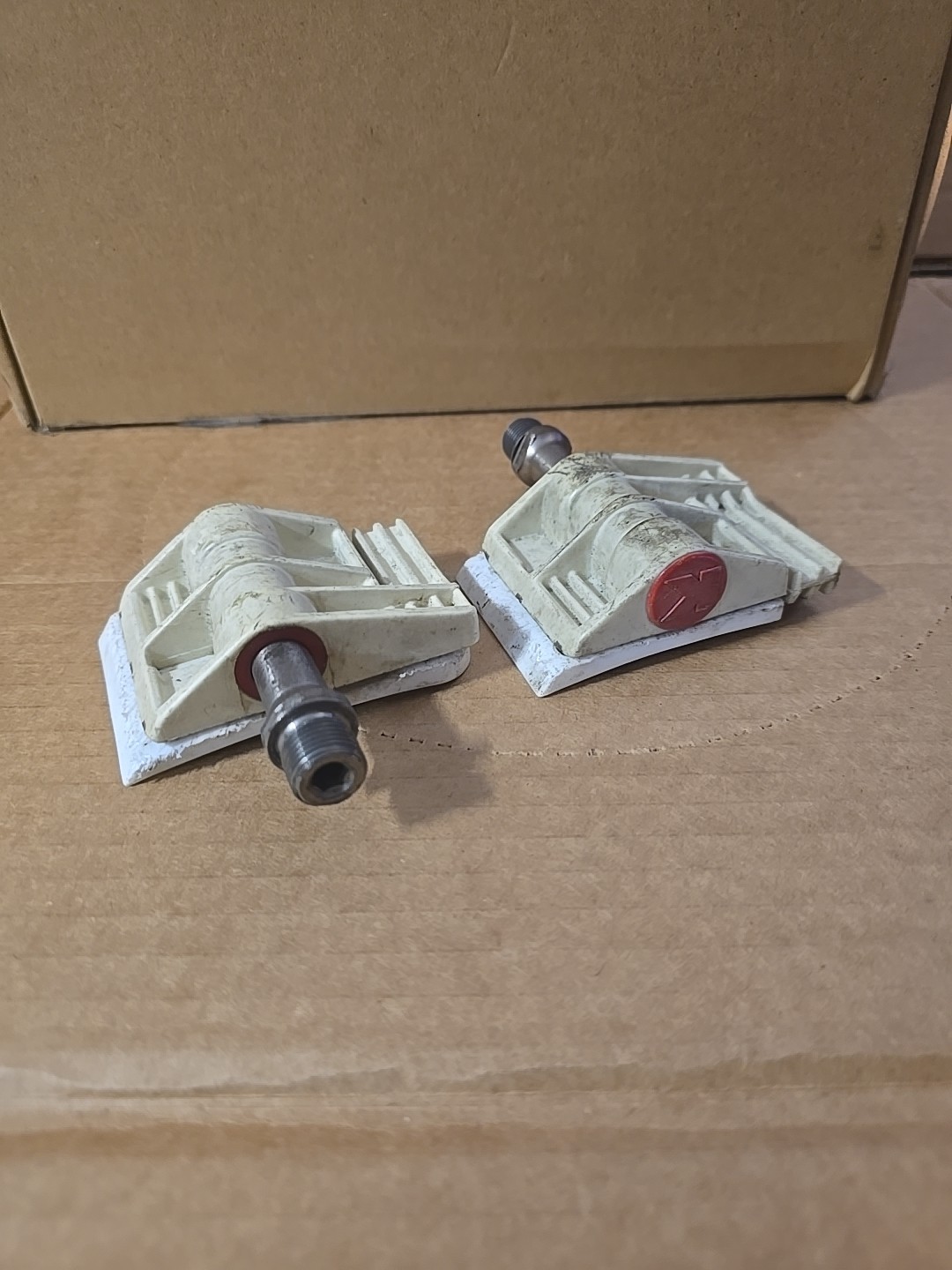 RARE KIWI CLIPLESS PEDALS WITH ATTACHMENTS NEW ZEALAND/AUSTRALIA 1990s / White