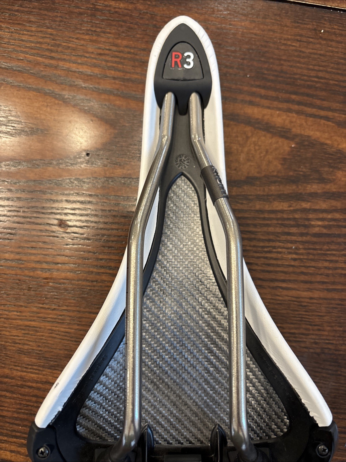 Fizik Fi’zi:k Aliante R3 Carbon Kium Rail Road Bike Saddle 140mm – Excellent