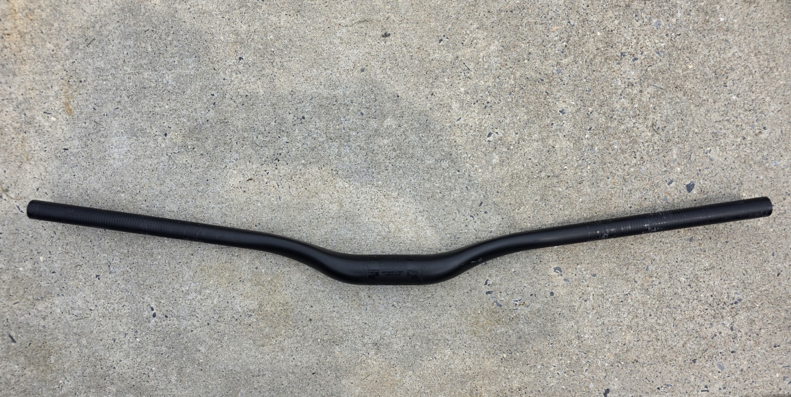 OneUp Components Carbon Riser Handlebar – 35mm clamp, 35mm rise, 800mm wide