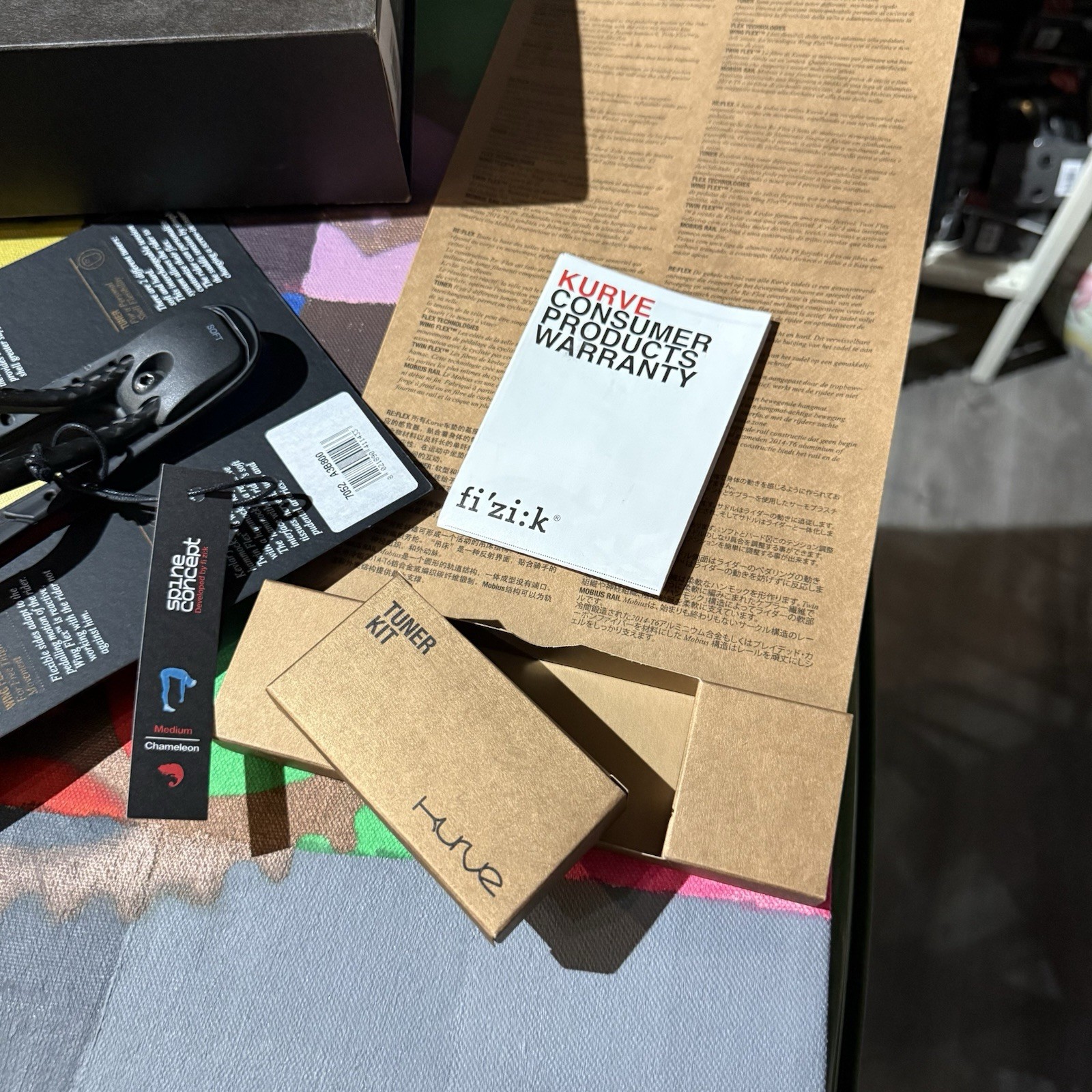 NOS FIZIK KURVE CHAMELEON CARBON RAIL SADDLE – 185 GRAMS – NEW IN BOX / COMPLETE
